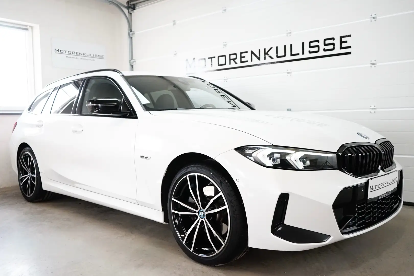 BMW 320 e xDrive Touring M Sport - AHK - Widescreen - 19" Weiß - 2