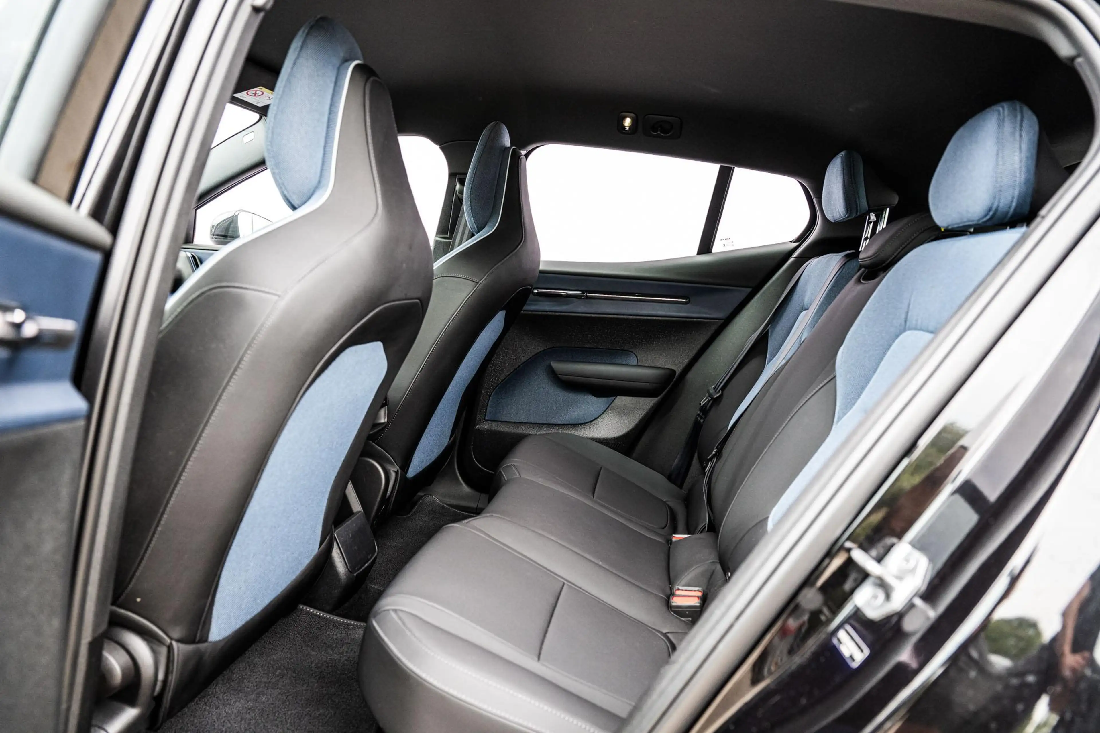 Volvo EX30 Single Motor Extended Range Plus 69 kWh | Stoel en — photo 7
