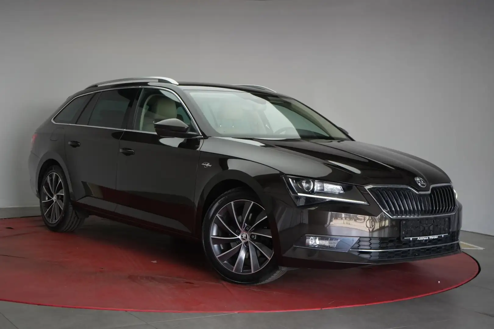 Skoda Superb Combi 2.0 TDI DSG L&K Navi/Leder/ACC/Kame Brązowy - 1