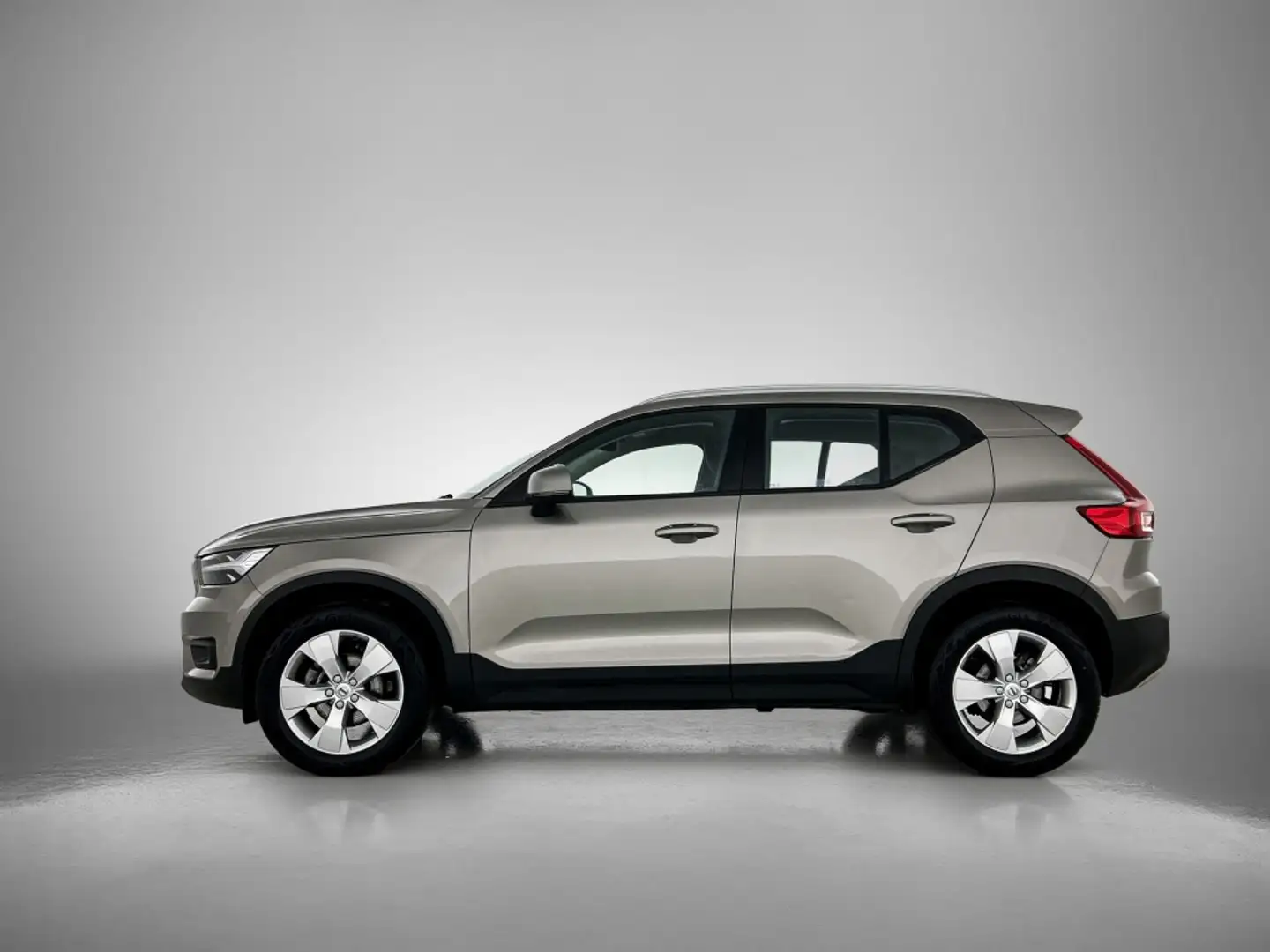 Volvo XC40 1.5 T2 Business Pro | Trekhaak | BLIS | Navigatie Grijs - 2