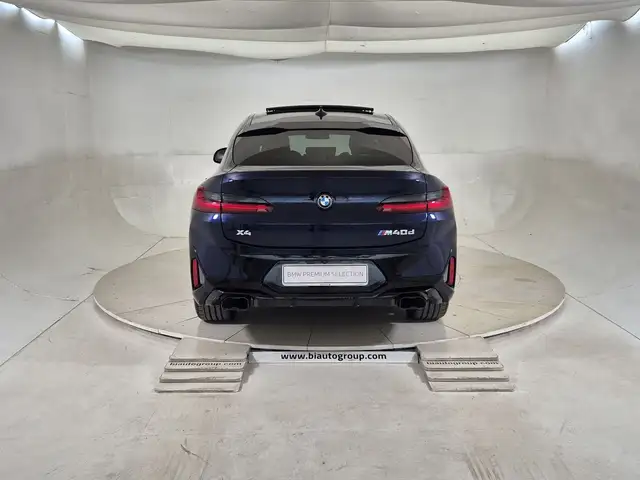 BMW X4 view 4