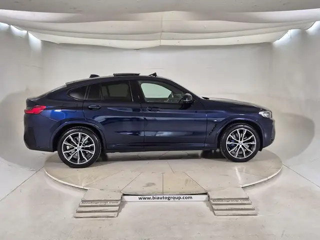 BMW X4 view 6