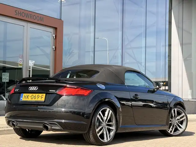 Audi TT view 14