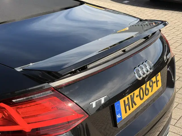 Audi TT view 21