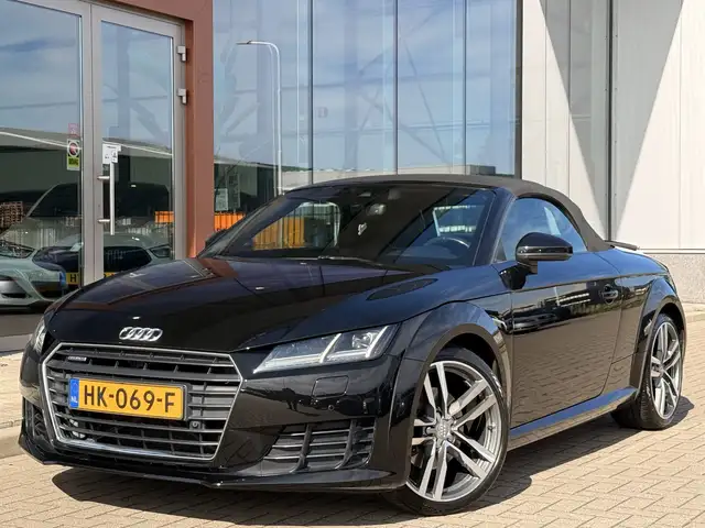 Audi TT view 5