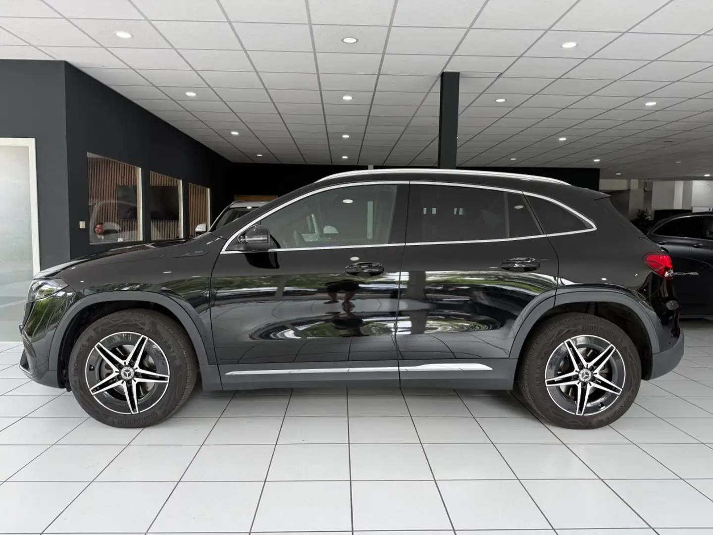Mercedes-Benz EQA 250 AMG-LINE*PANO*DISTRONIC*MBEAM*KAMERA* Negru - 2