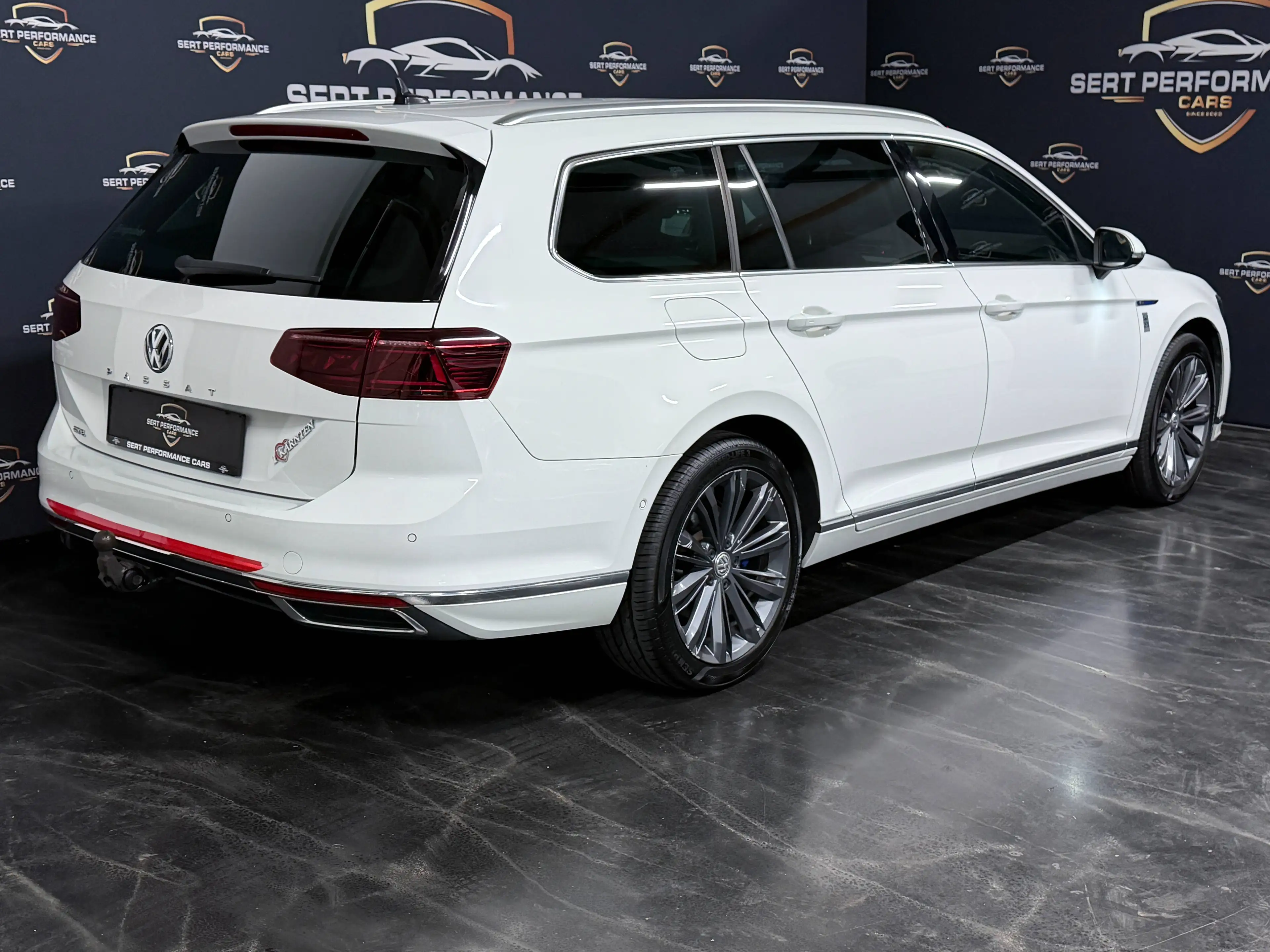 Volkswagen Passat Variant GTE — photo 15