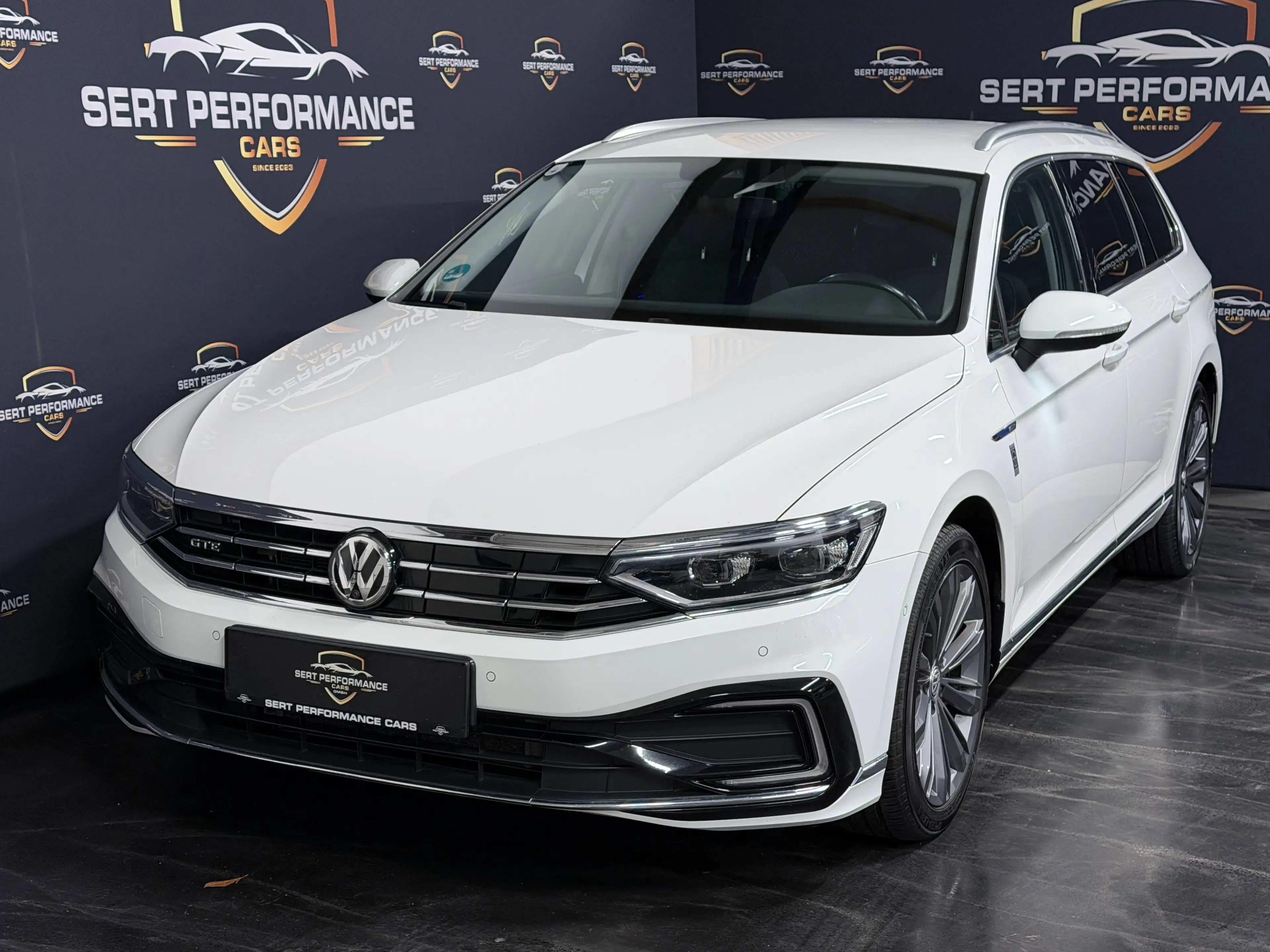 Volkswagen Passat Variant GTE — photo 2