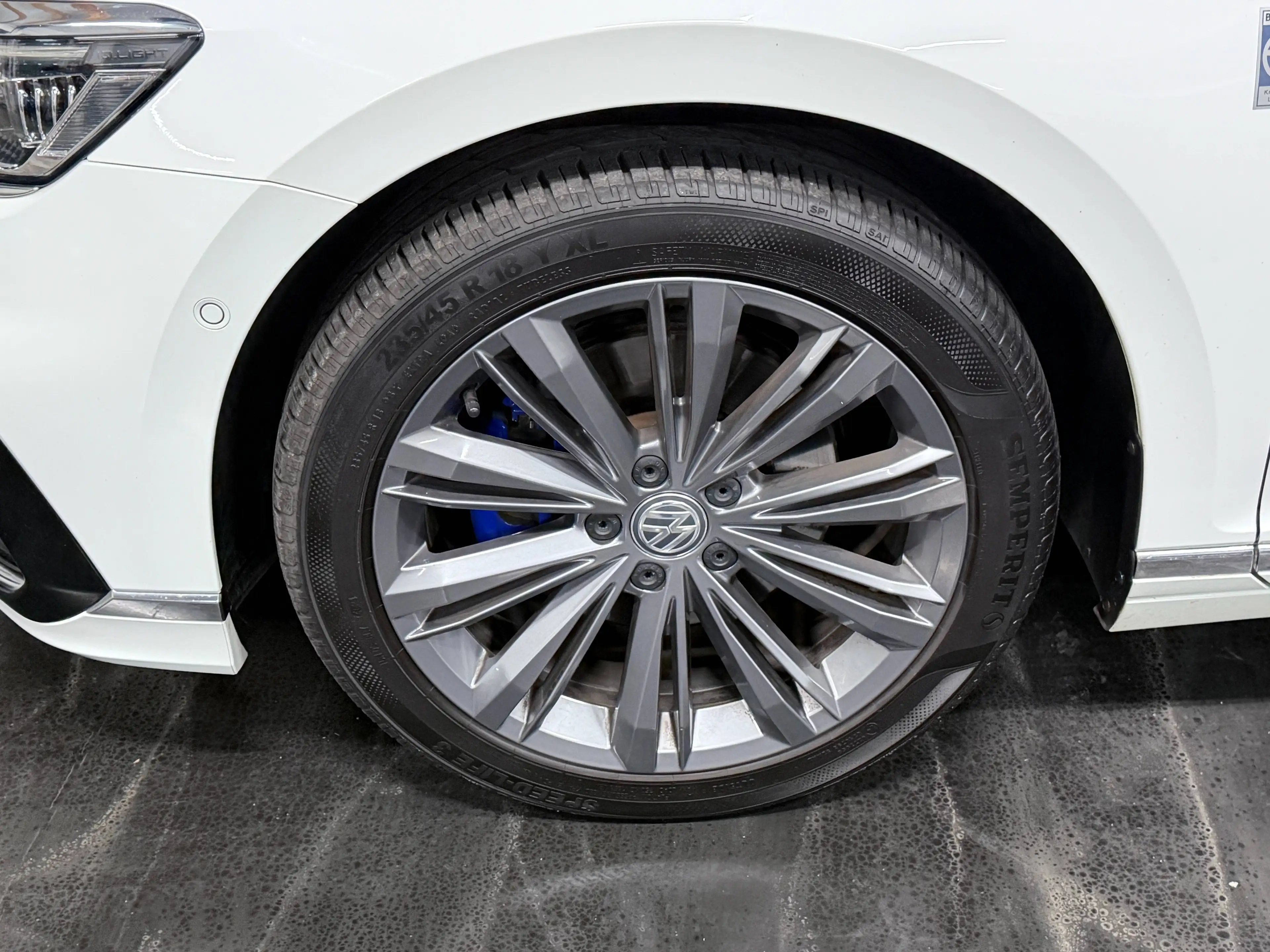 Volkswagen Passat Variant GTE — photo 8