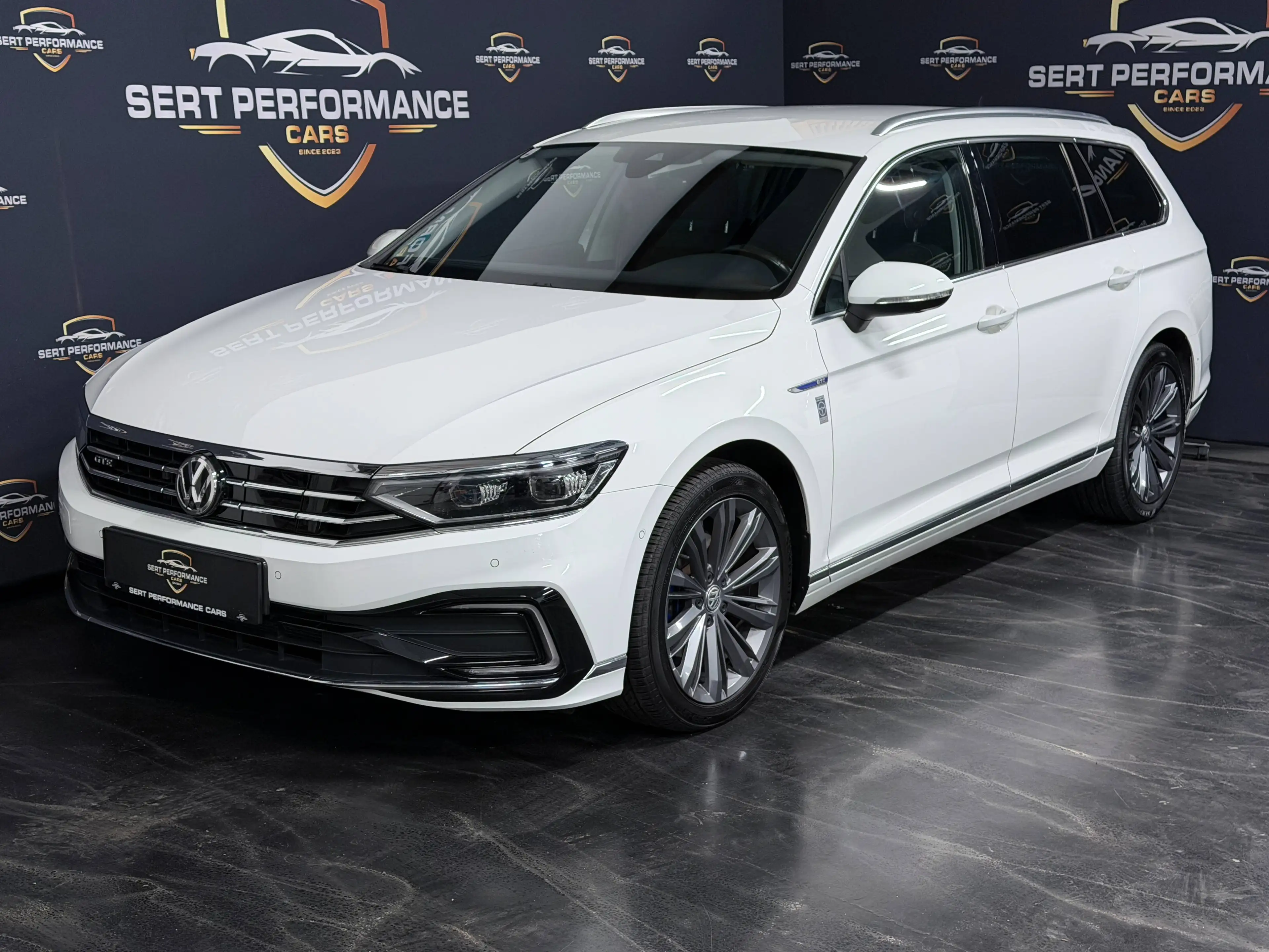 Volkswagen Passat Variant GTE — photo 3