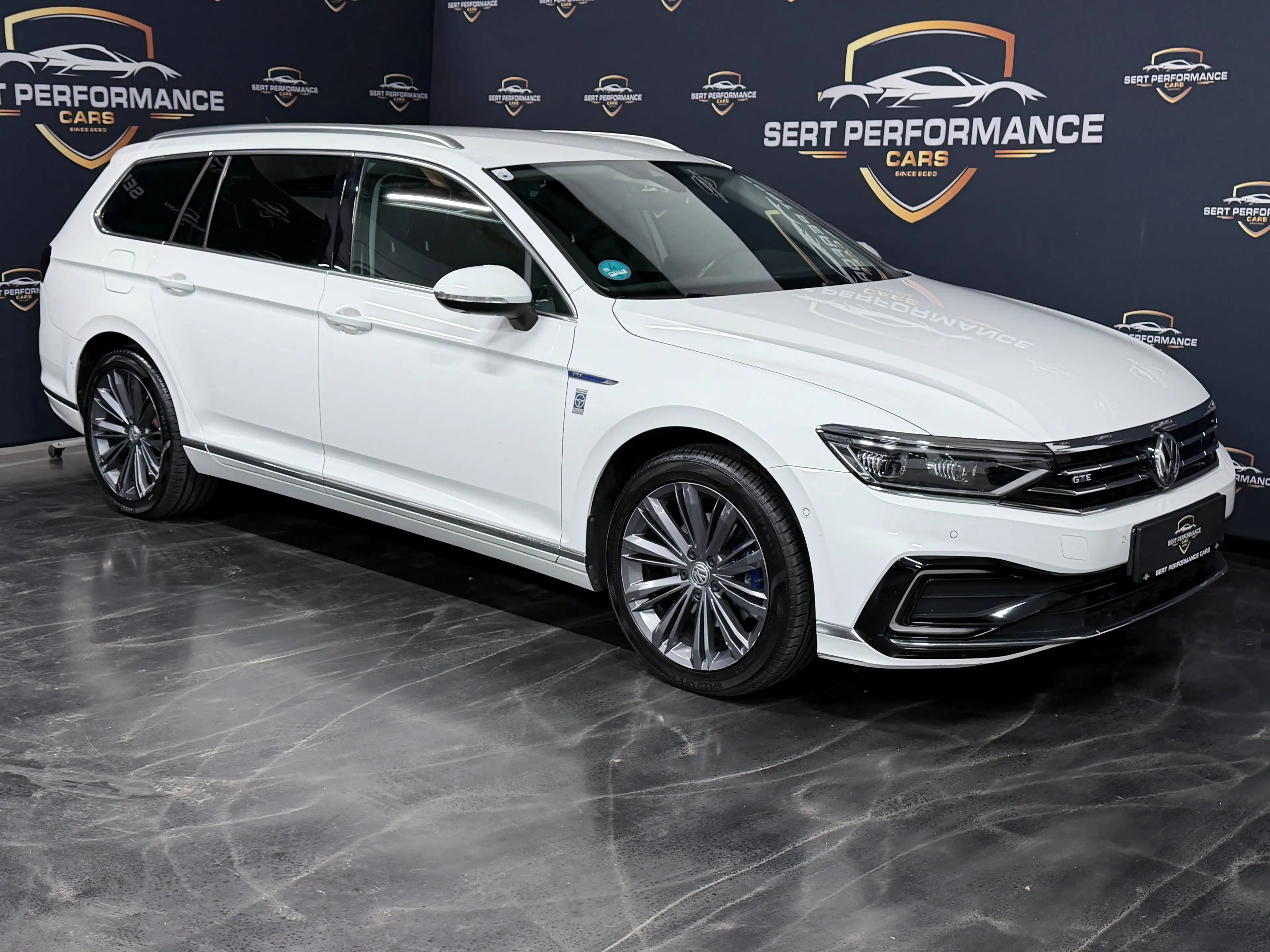 Volkswagen Passat Variant GTE — photo 13