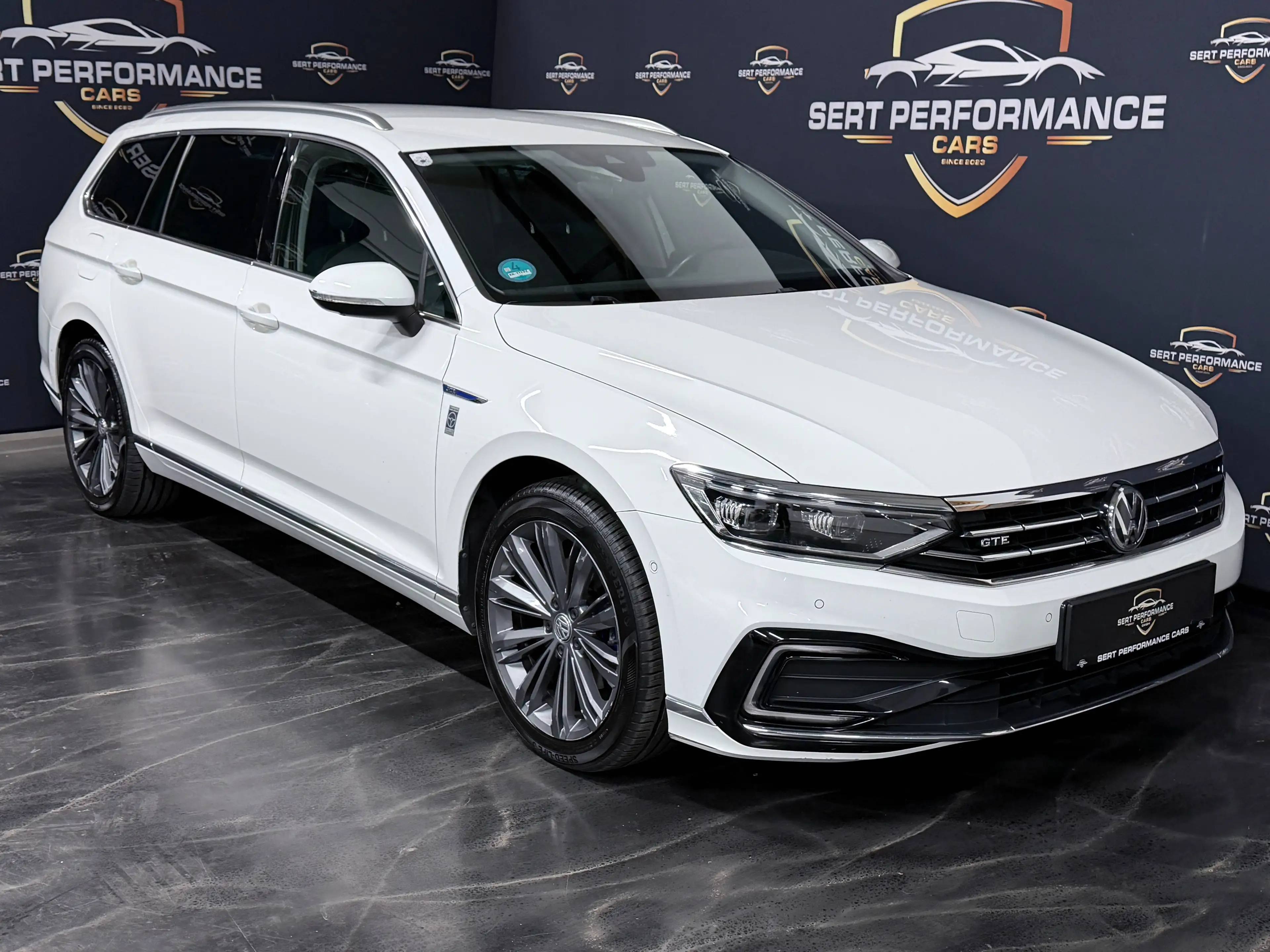 Volkswagen Passat Variant GTE — photo 12