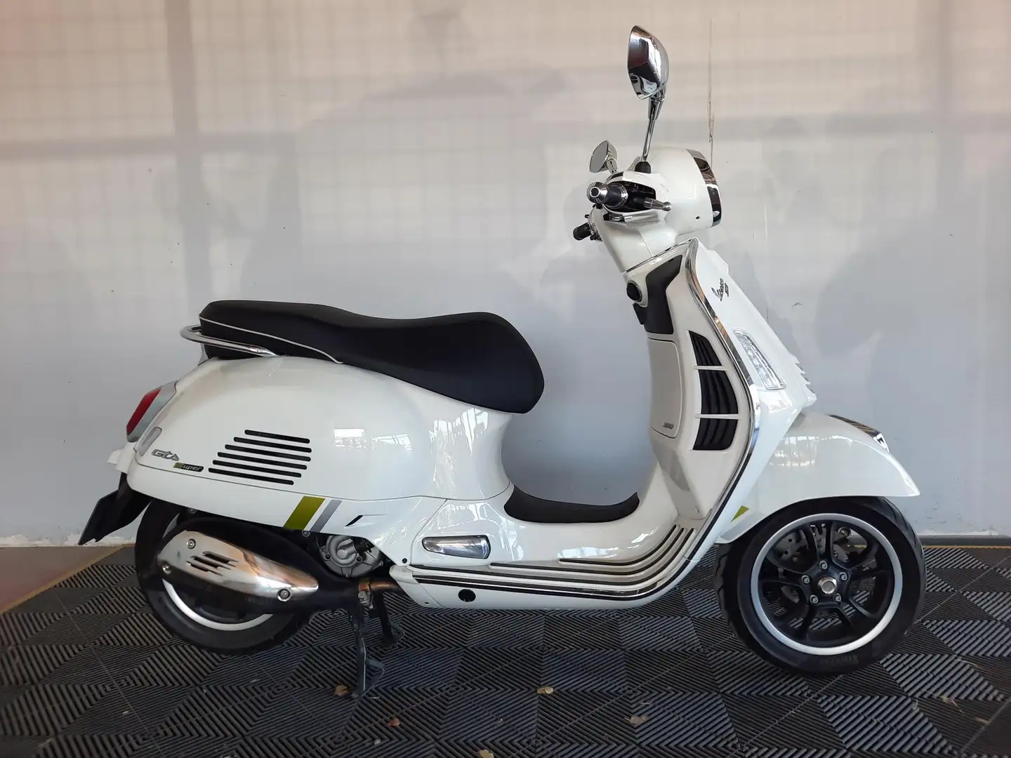 Vespa GTS 310 Alb - 1