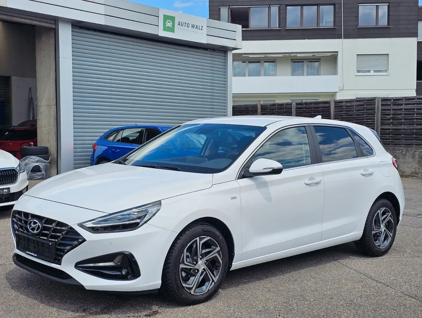 Hyundai i30 1,5 T-GDI Mild-Hybrid Smart Weiß - 2