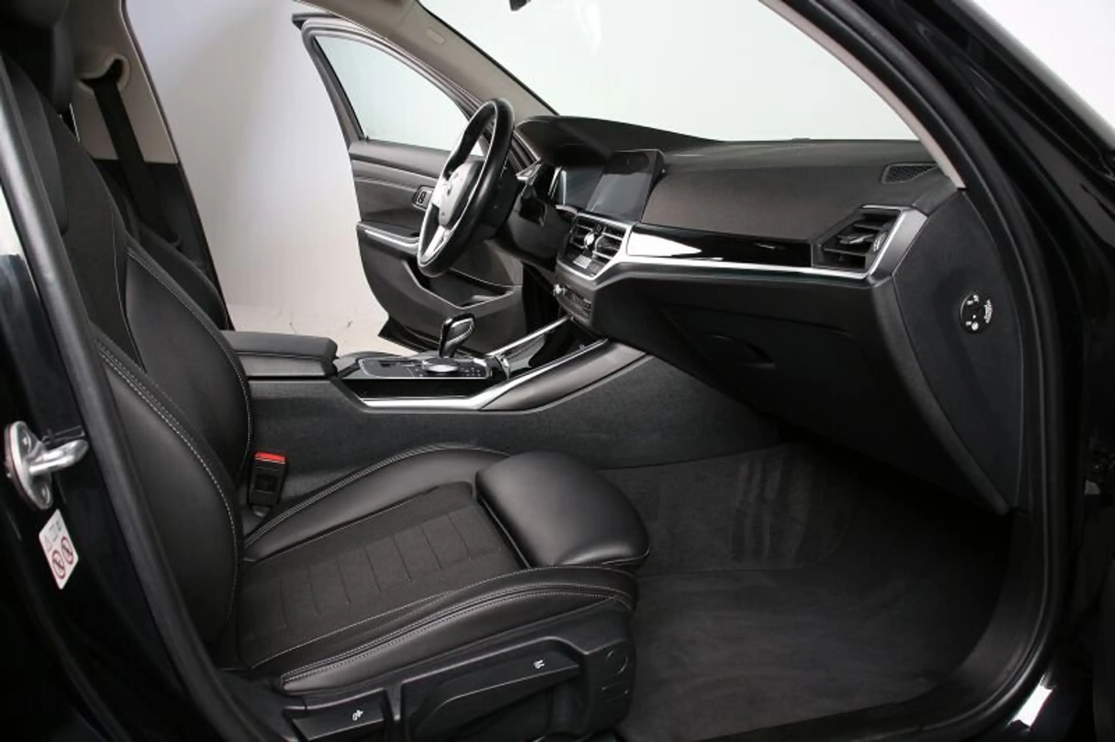 BMW 320 d AT Advantage Standh ACC HiFi Sportsitze LED — photo 7