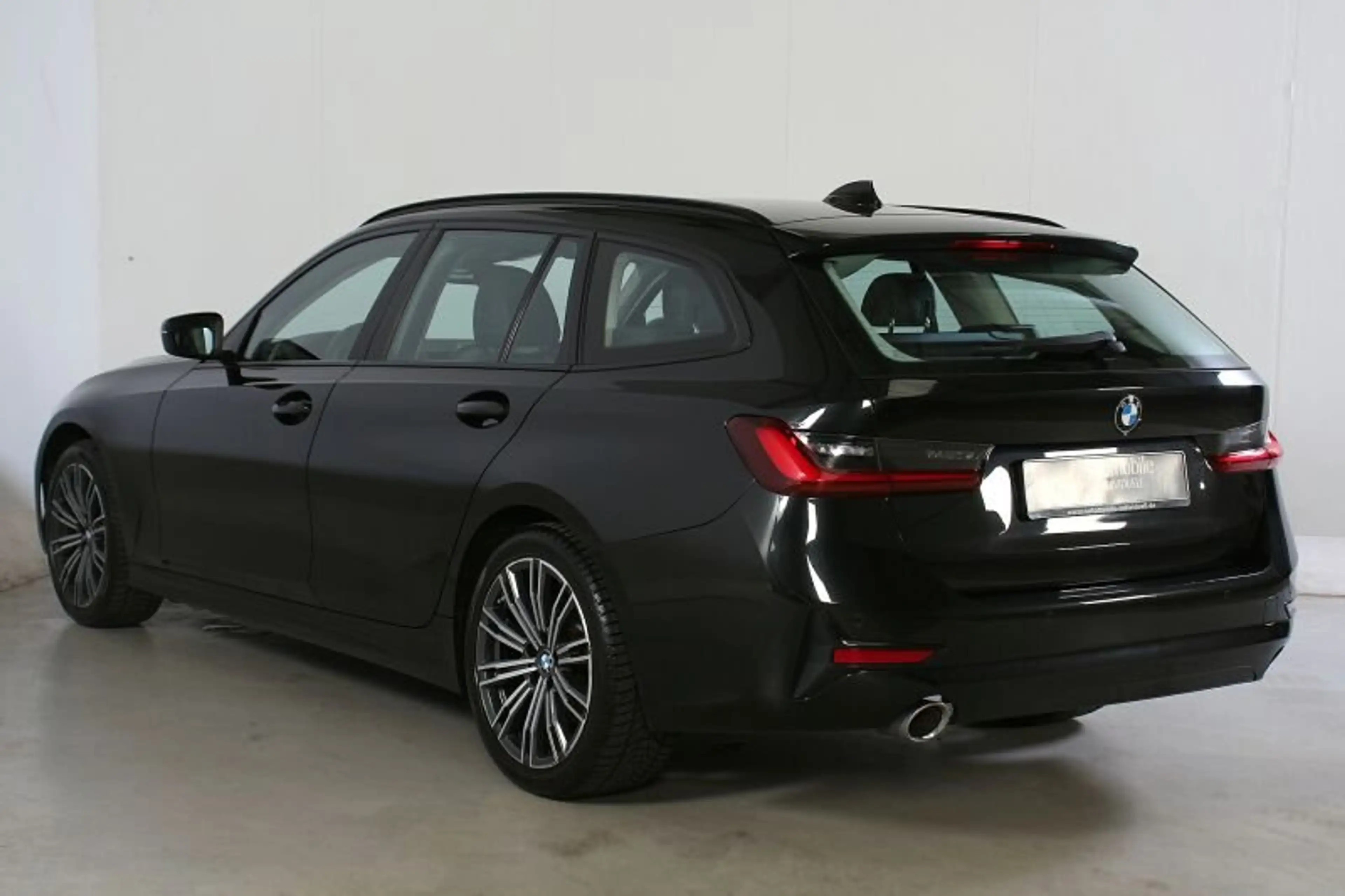 BMW 320 d AT Advantage Standh ACC HiFi Sportsitze LED — photo 4