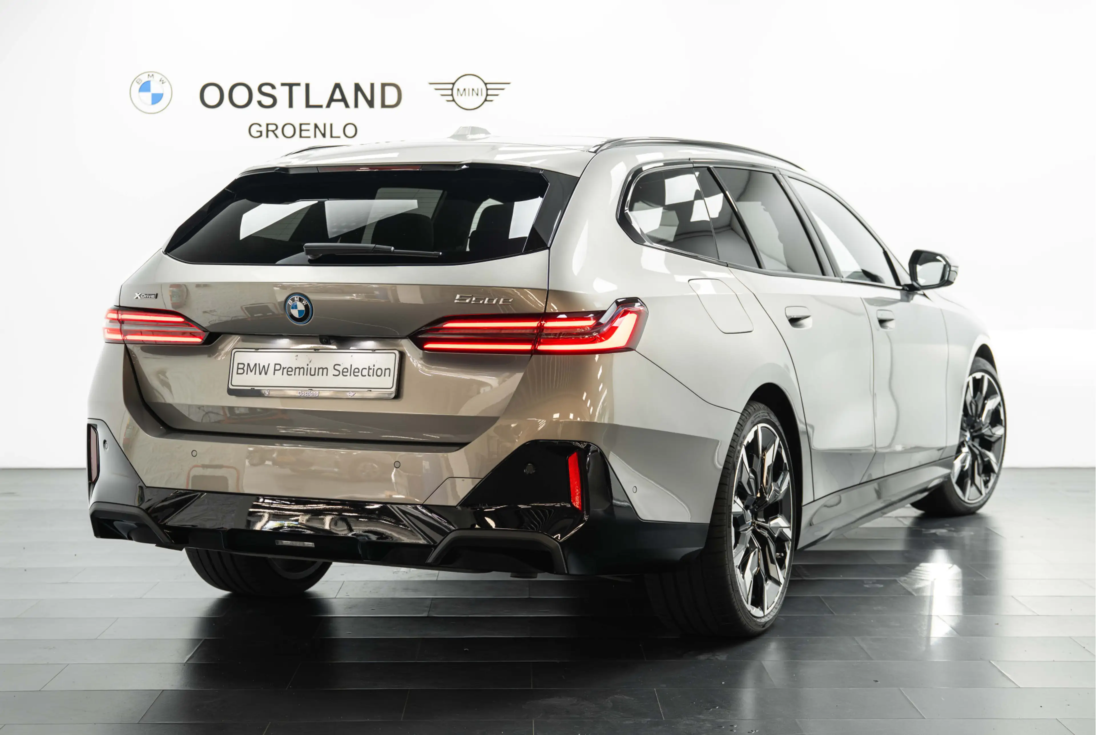 BMW 550 5 Serie Touring 550e xDrive M Sport Automaat / Tre — photo 2