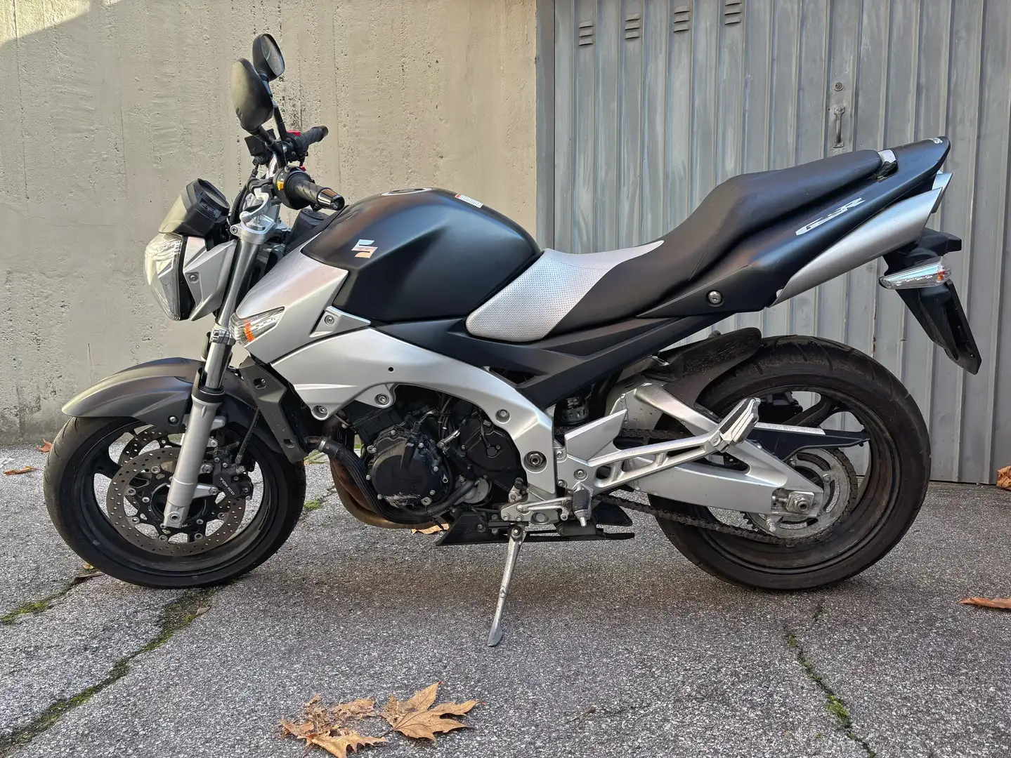 Suzuki GSR 600 Nero - 1