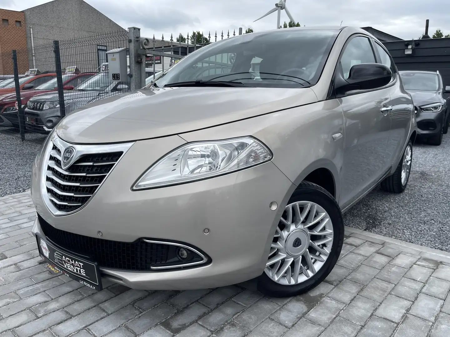 Lancia Ypsilon 1.2i-Airco -Jantes🔝86.696 km🔝 Bronze - 1