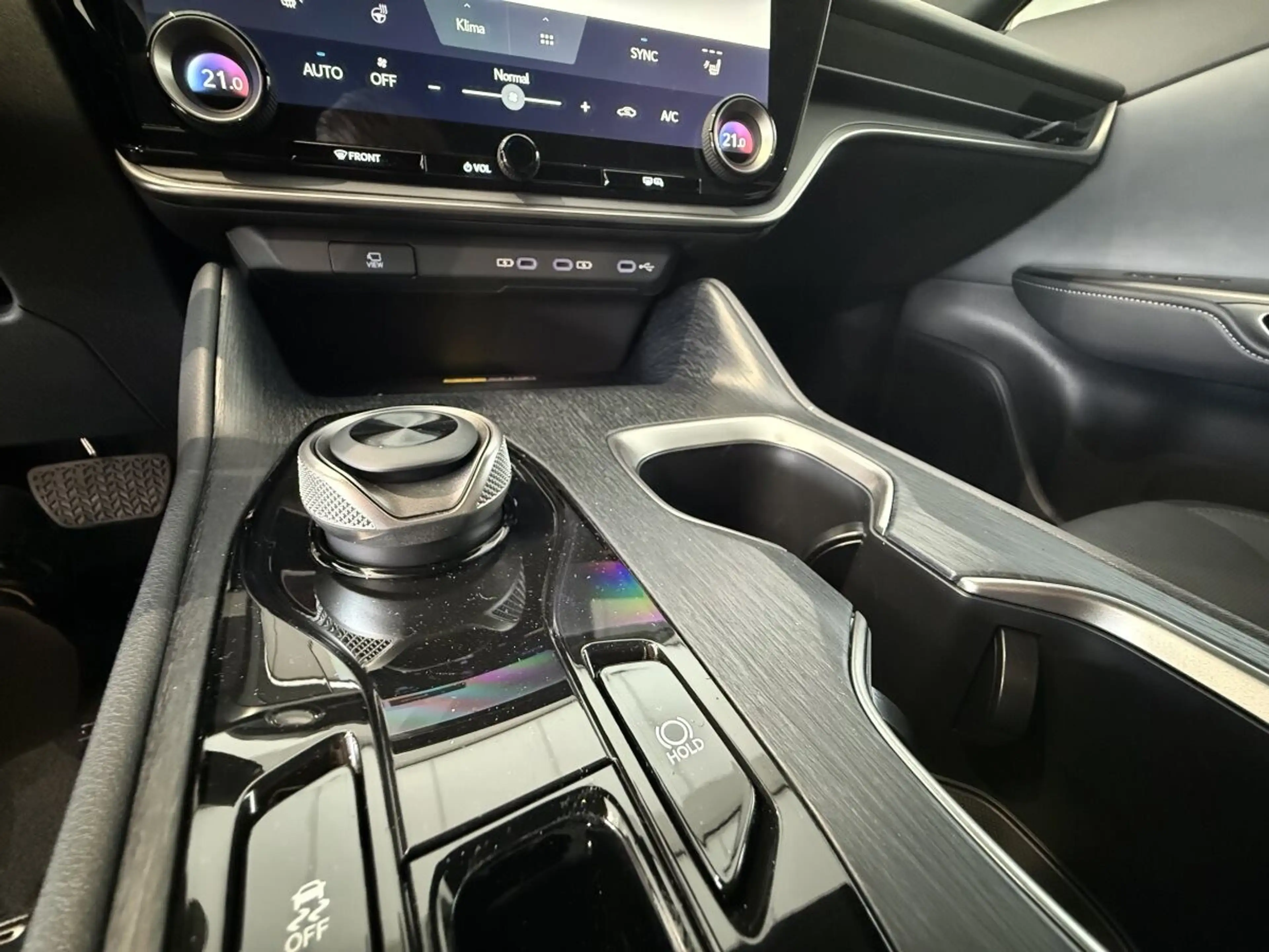 Lexus RZ 350e — photo 15