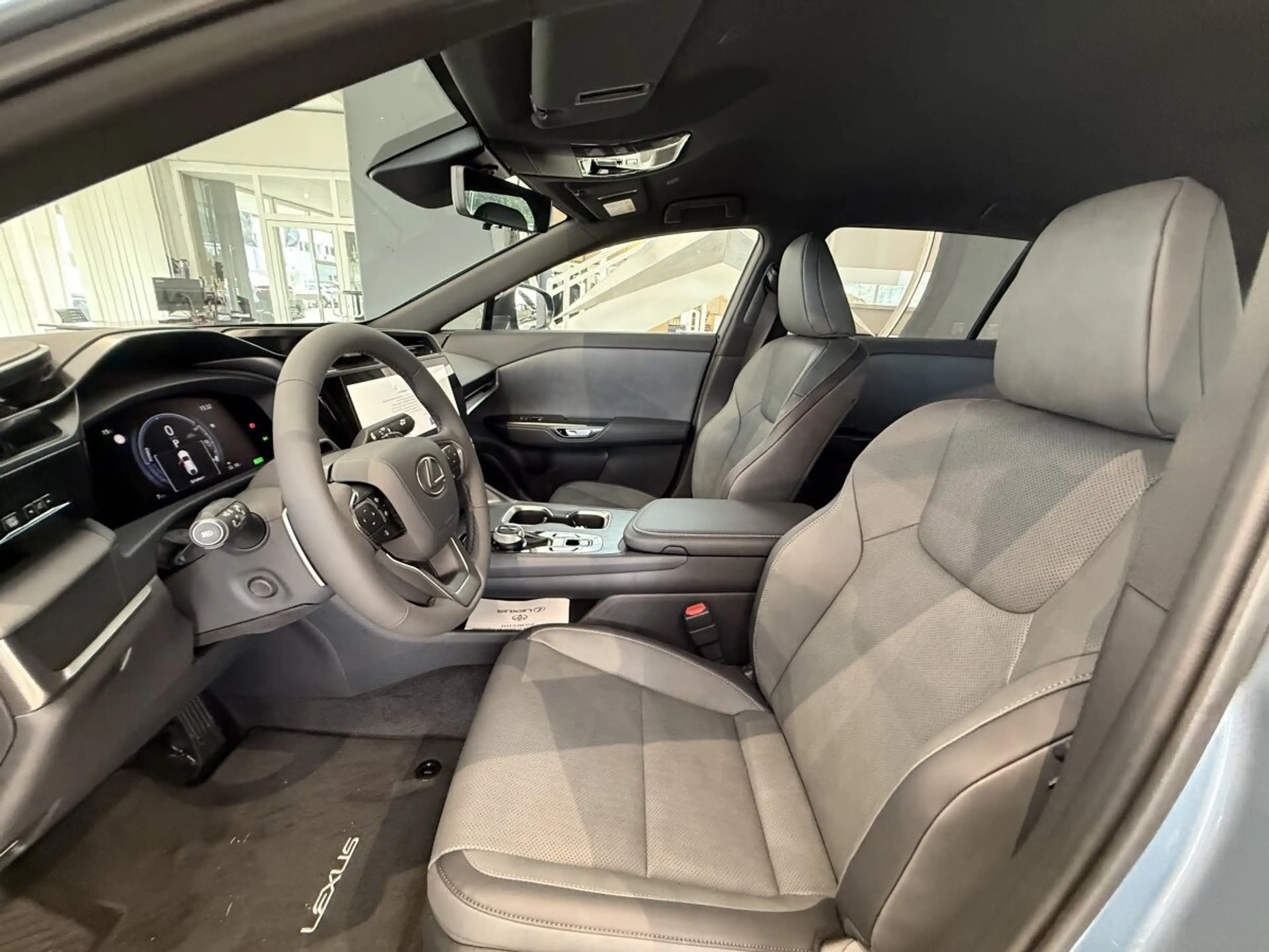 Lexus RZ 350e — photo 10