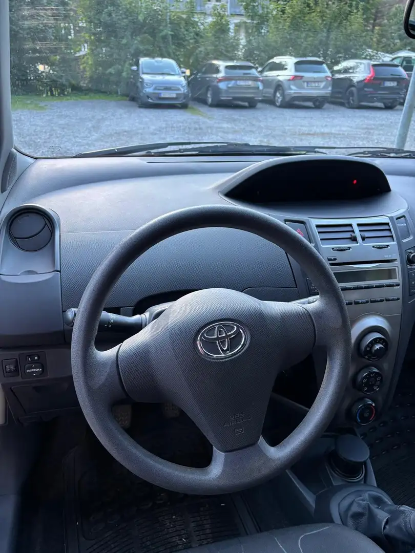 Toyota Yaris 1,0 VVT-i Young - 2