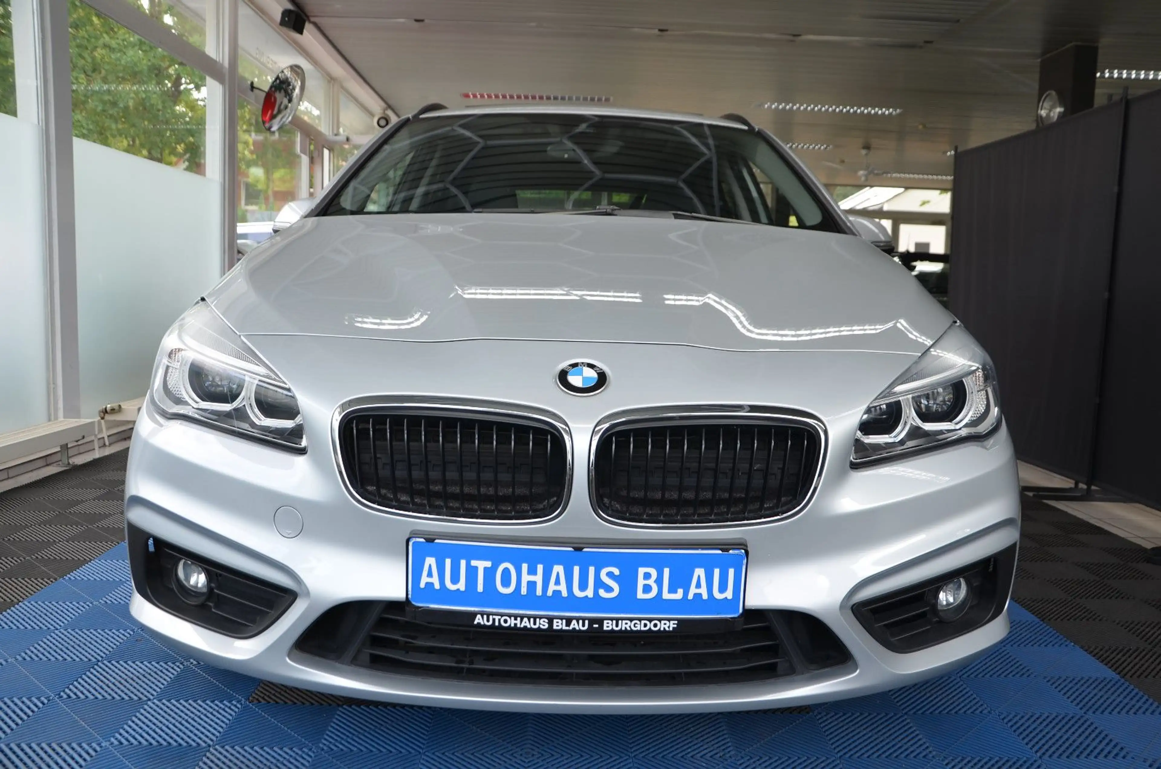 BMW 225 i Active Tourer *AUTOMATIK*PANO*LED*51TKM! — photo 2