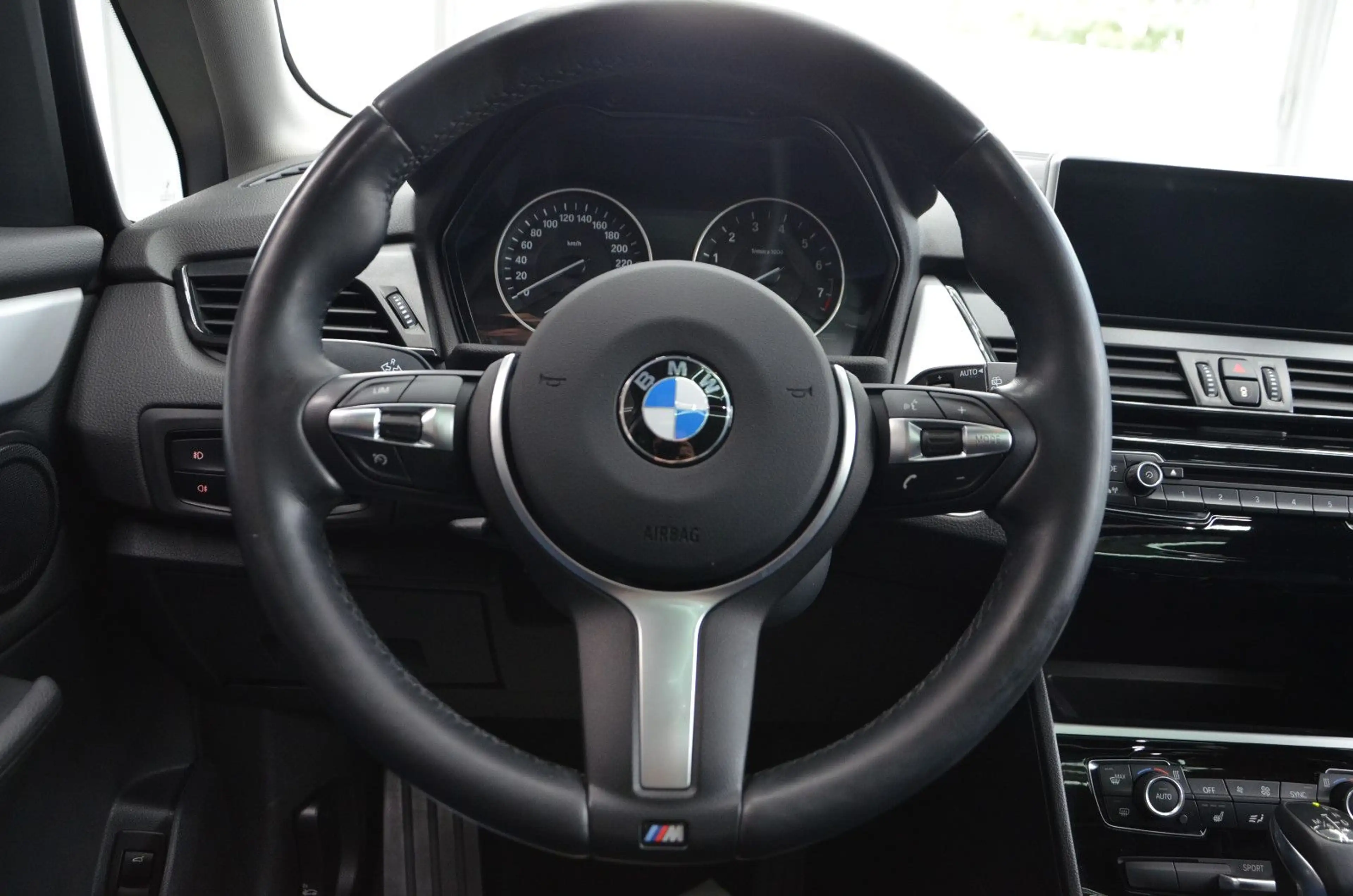 BMW 225 i Active Tourer *AUTOMATIK*PANO*LED*51TKM! — photo 12