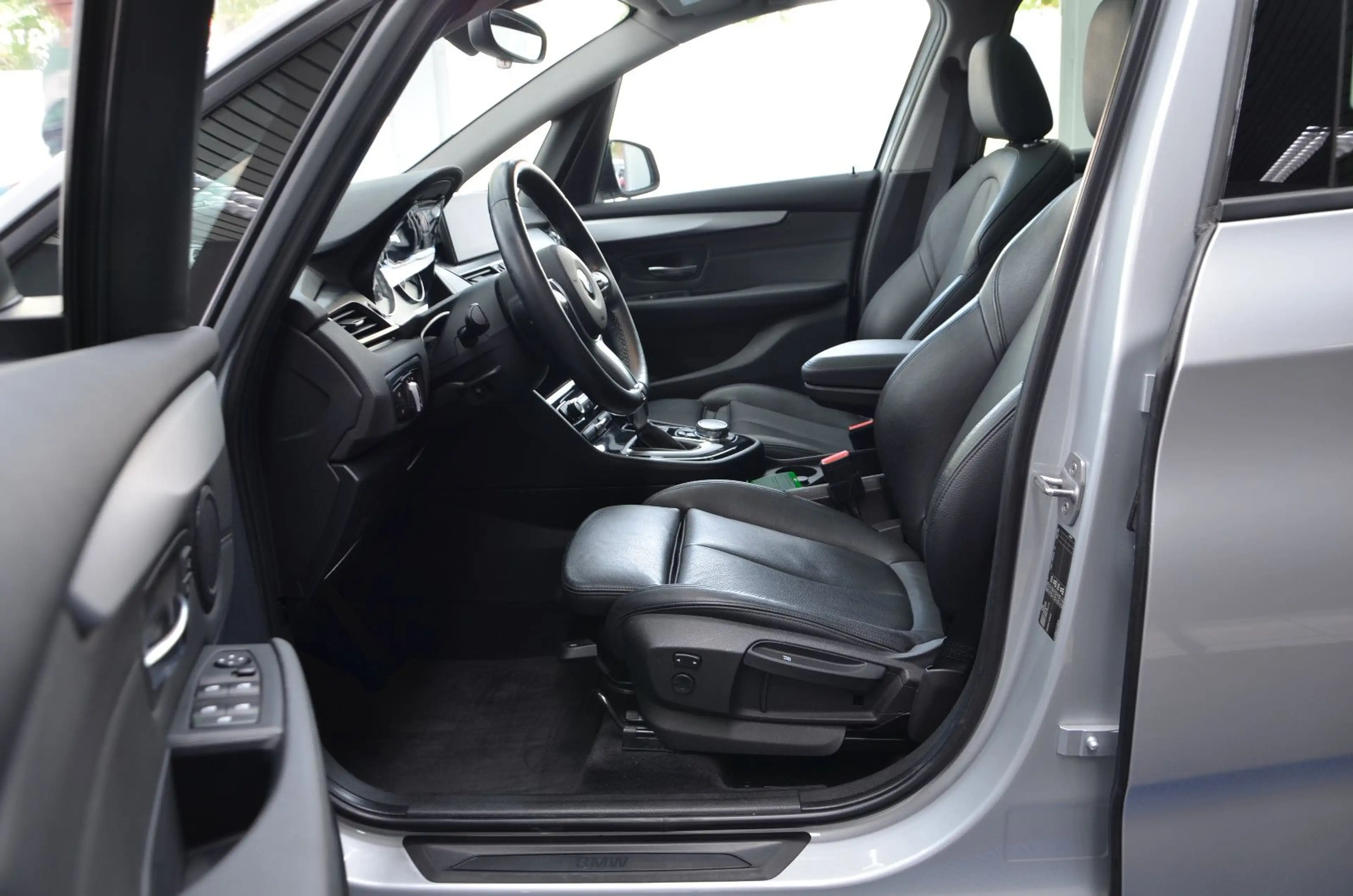 BMW 225 i Active Tourer *AUTOMATIK*PANO*LED*51TKM! — photo 8