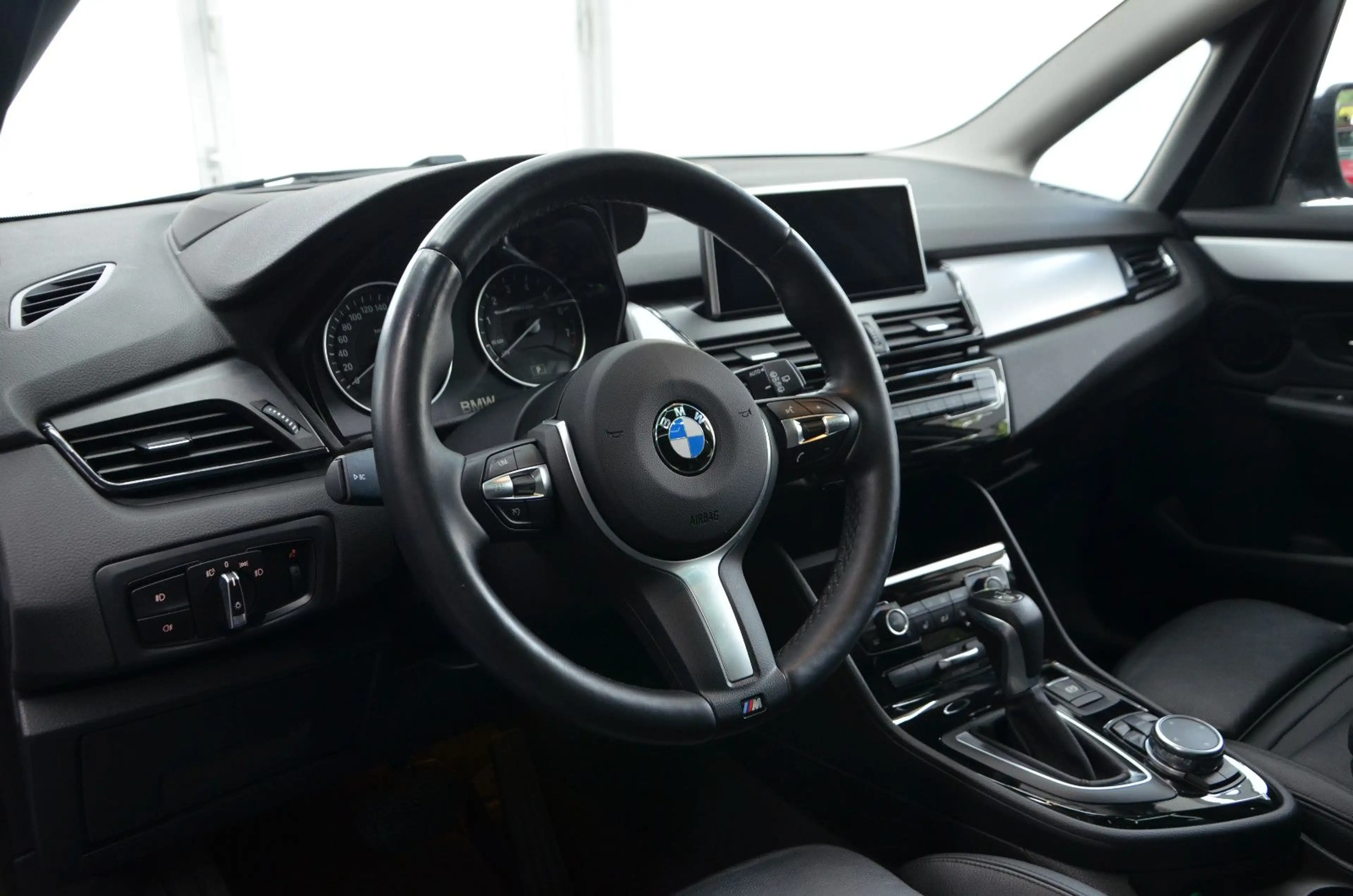 BMW 225 i Active Tourer *AUTOMATIK*PANO*LED*51TKM! — photo 10