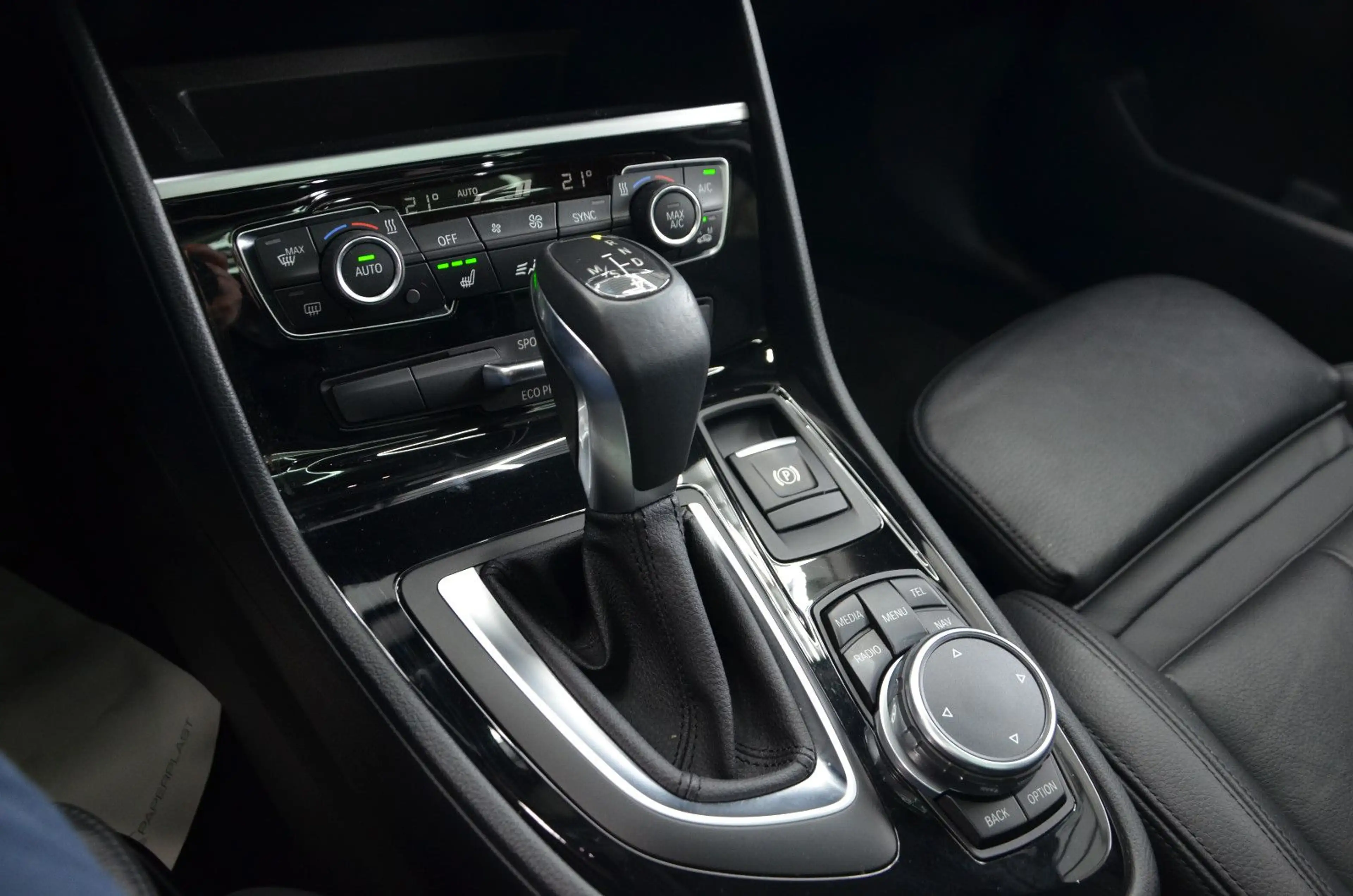 BMW 225 i Active Tourer *AUTOMATIK*PANO*LED*51TKM! — photo 13