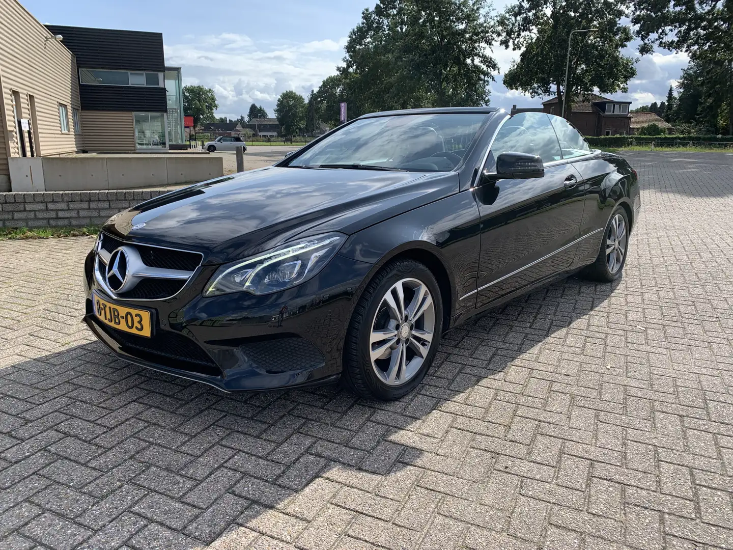Mercedes-Benz E 200 Cabrio Ambition Automaat [navi,trekhaak,leer,ecc,x Zwart - 2