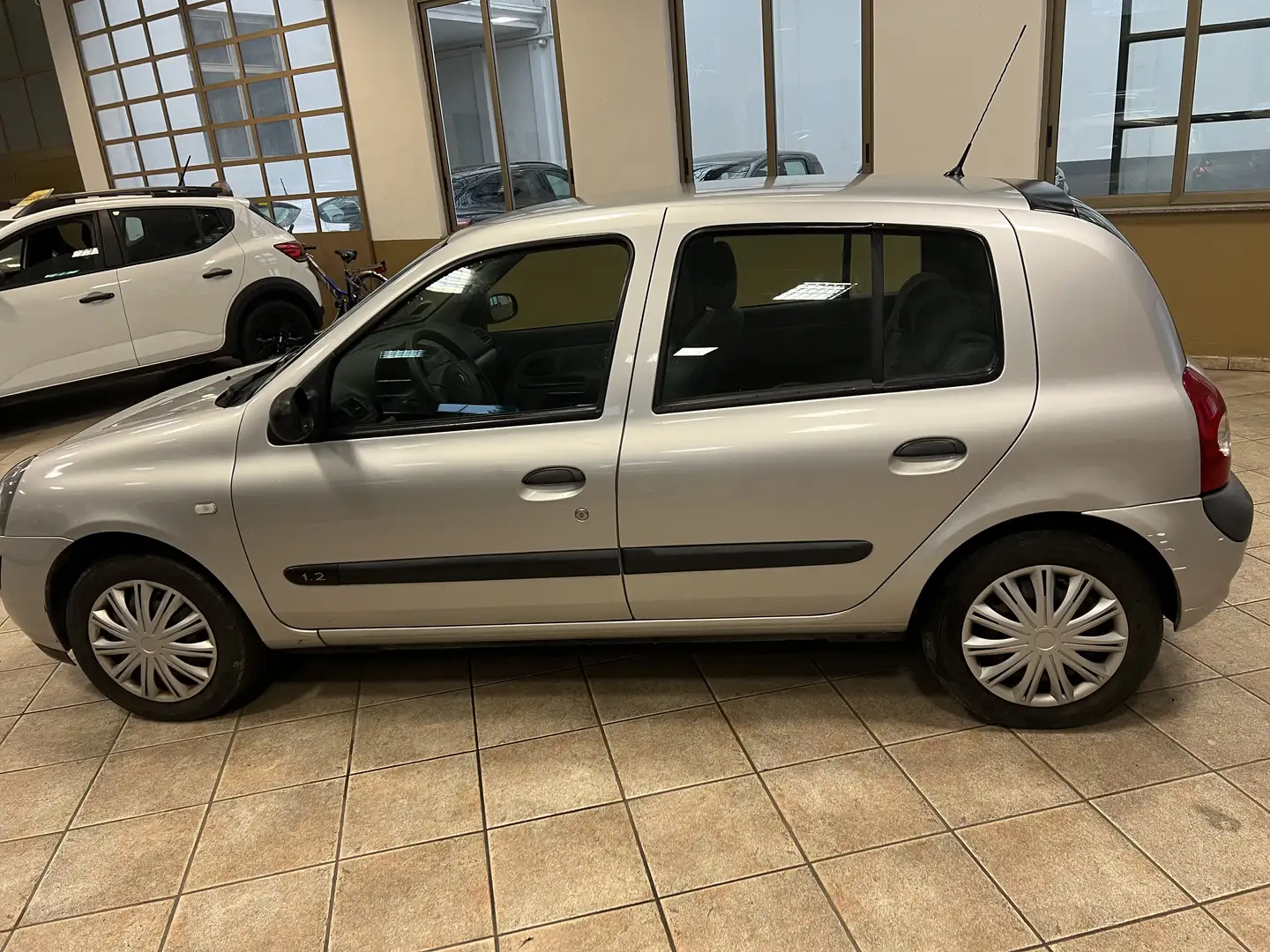 Renault Clio 5p 1.2 Authentique - 2