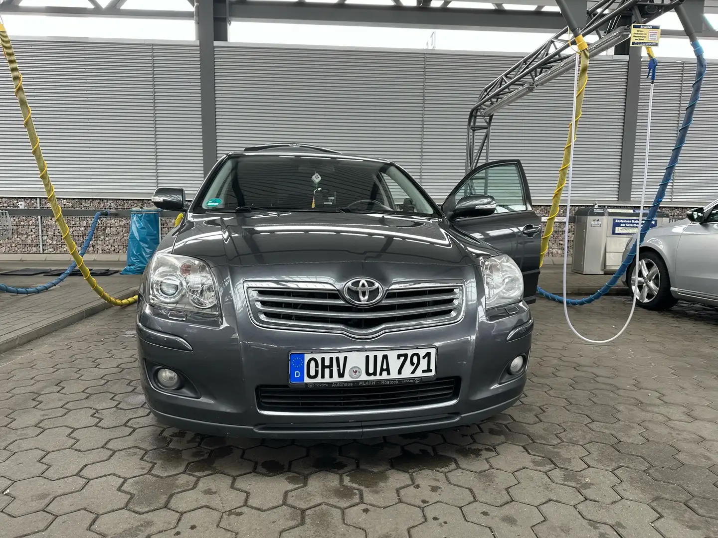 Toyota Avensis 165 VVT-i Linéa Sol Pack A Or - 1