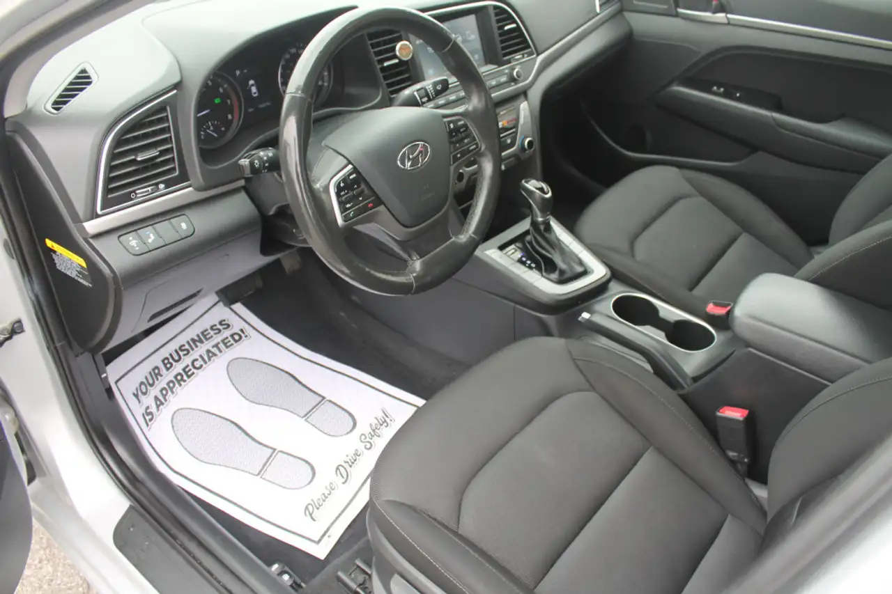Hyundai ELANTRA снимка Hyundai ELANTRA