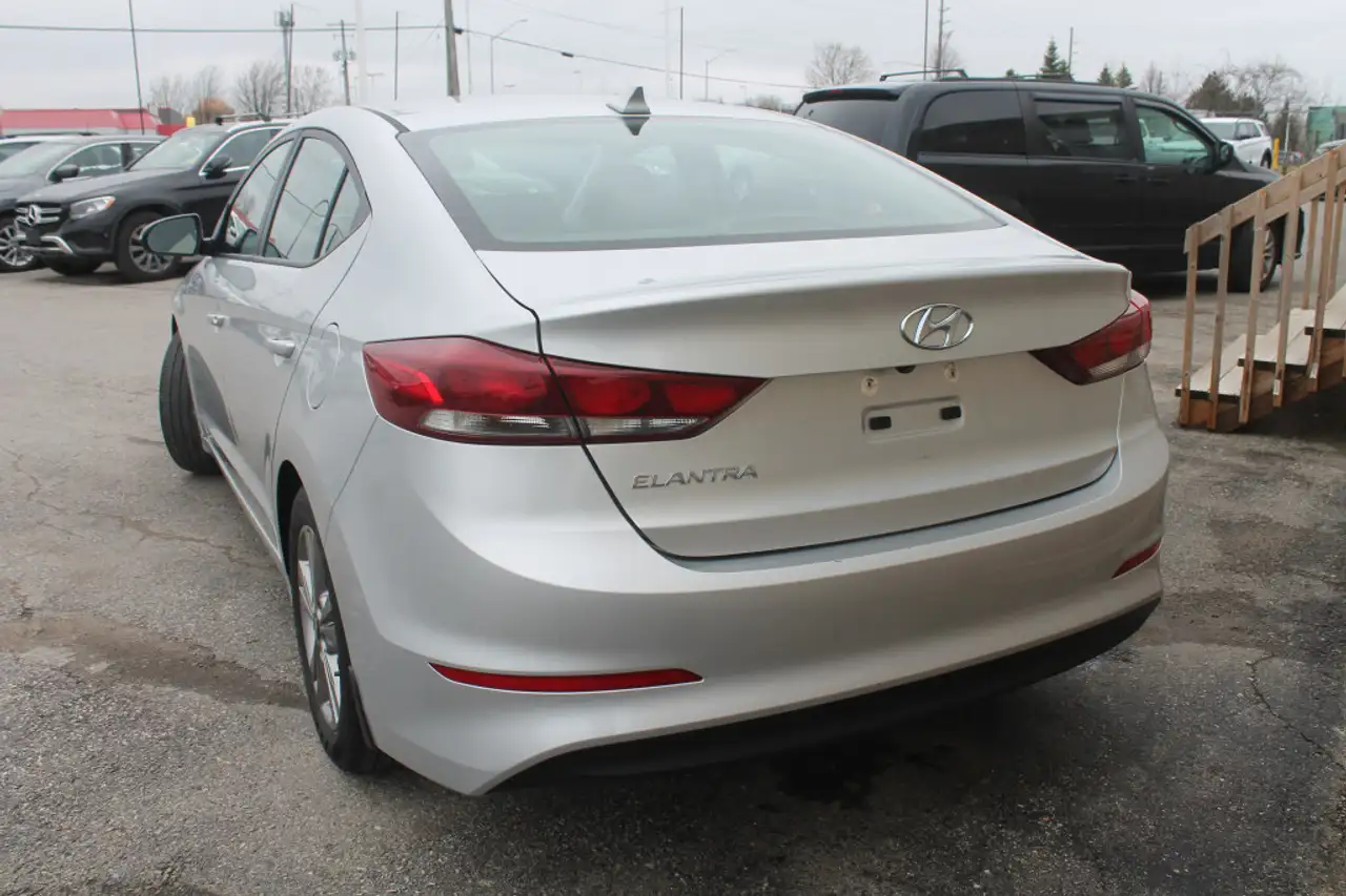 Hyundai ELANTRA снимка Hyundai ELANTRA