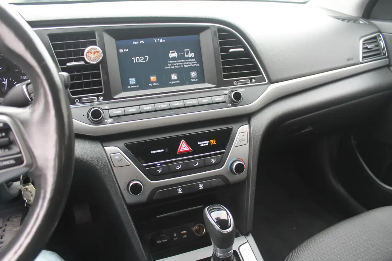 Hyundai ELANTRA снимка Hyundai ELANTRA