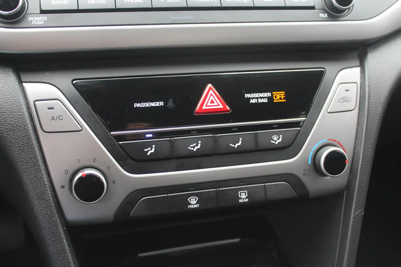 Hyundai ELANTRA снимка Hyundai ELANTRA
