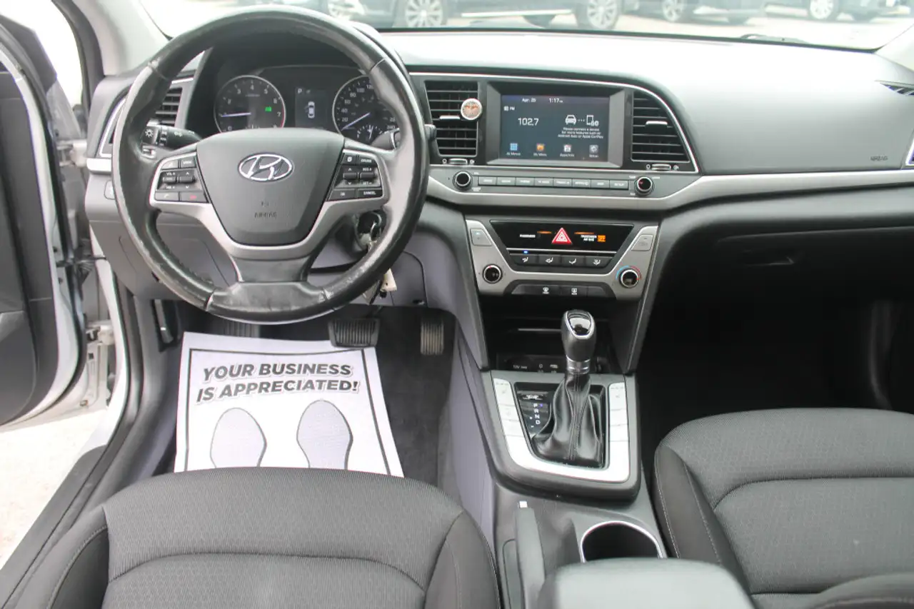 Hyundai ELANTRA снимка Hyundai ELANTRA