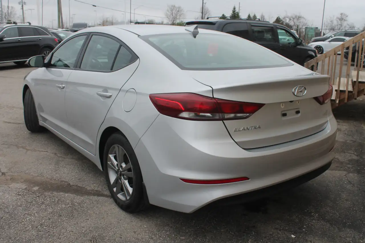 Hyundai ELANTRA снимка Hyundai ELANTRA