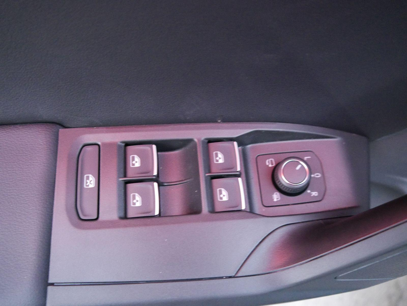 SEAT Leon Sportstourer FR Kombi 2.0 TDI DSG*NAVI*ACC*PDC... — photo 13