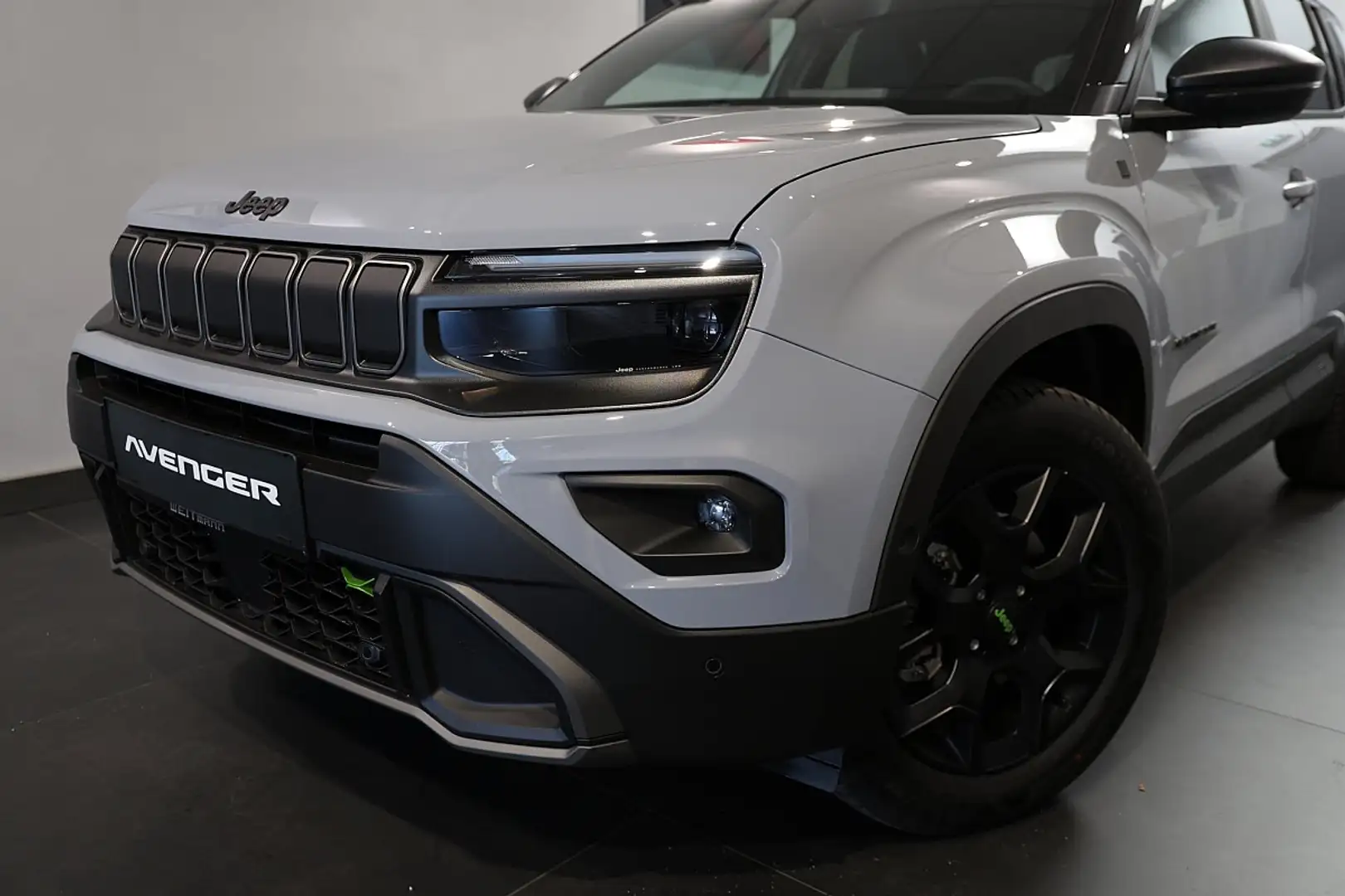 Jeep Avenger 1,2 e-Hybrid 4xe DCT6 Overland Blau - 2