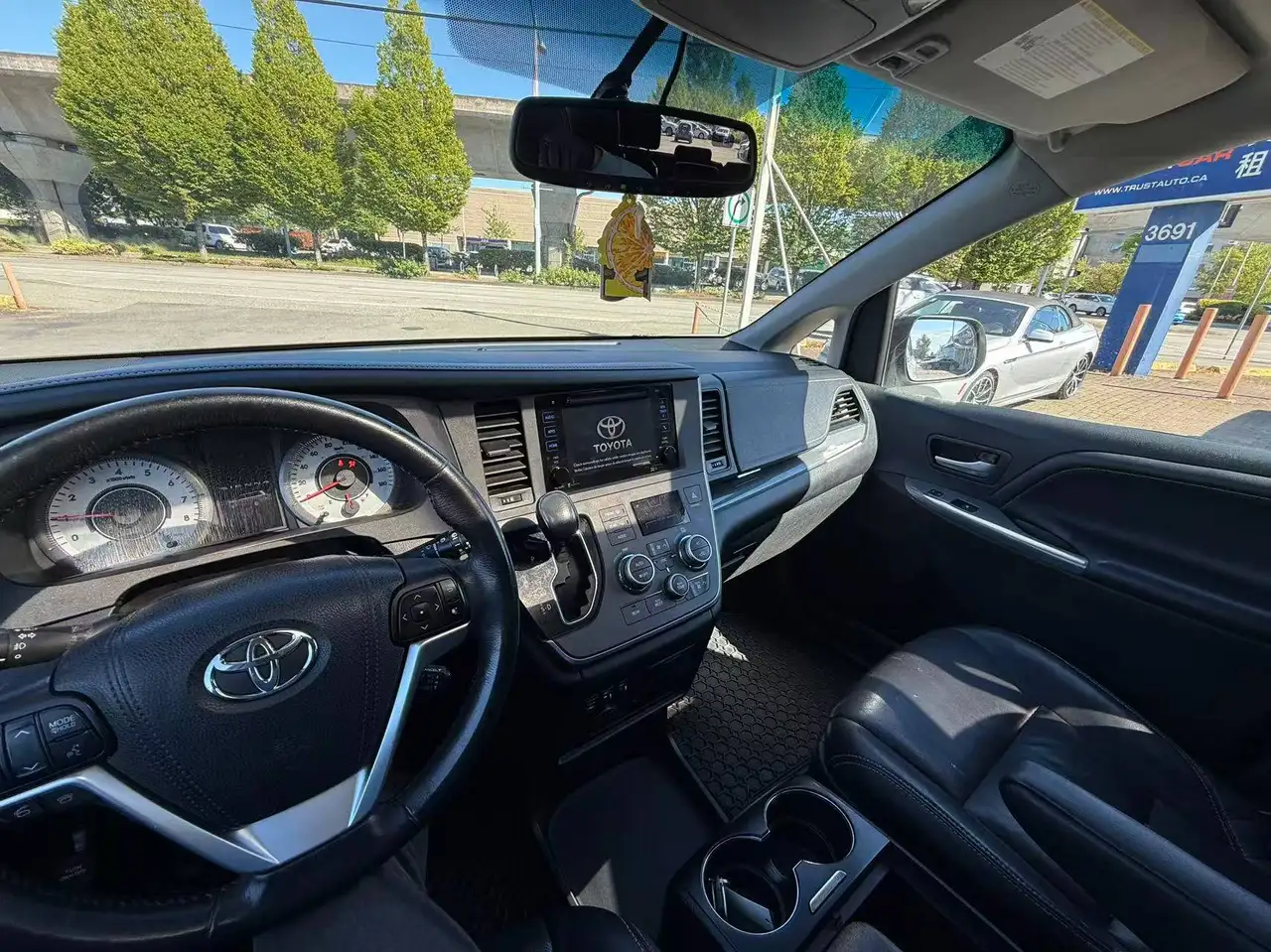 Toyota Sienna fotografie Toyota Sienna