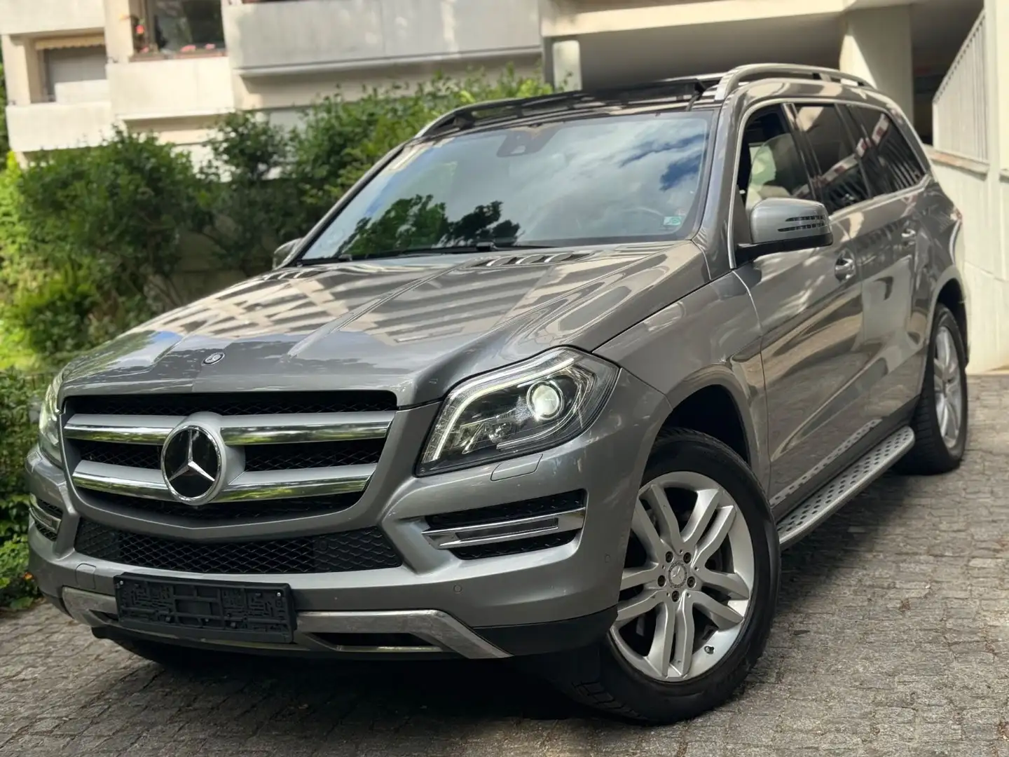 Mercedes-Benz GL 350 BlueTec 4Matic/PANO/ACC/H&K/MASSAGE/360 G Argintiu - 1