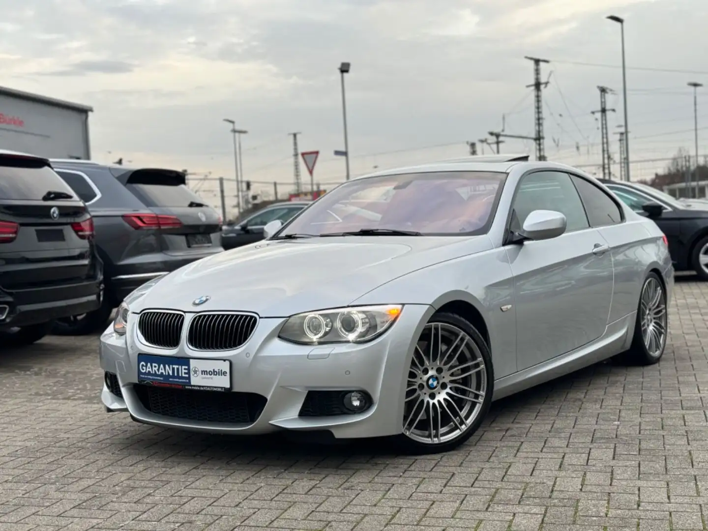 BMW 335 i Coupé DKG M-Paket *GSD*Kamera*M-ESD*1.Hand* Silber - 1