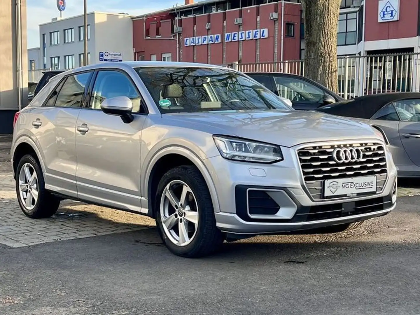 Audi Q2 35 TFSI sport Argent - 2