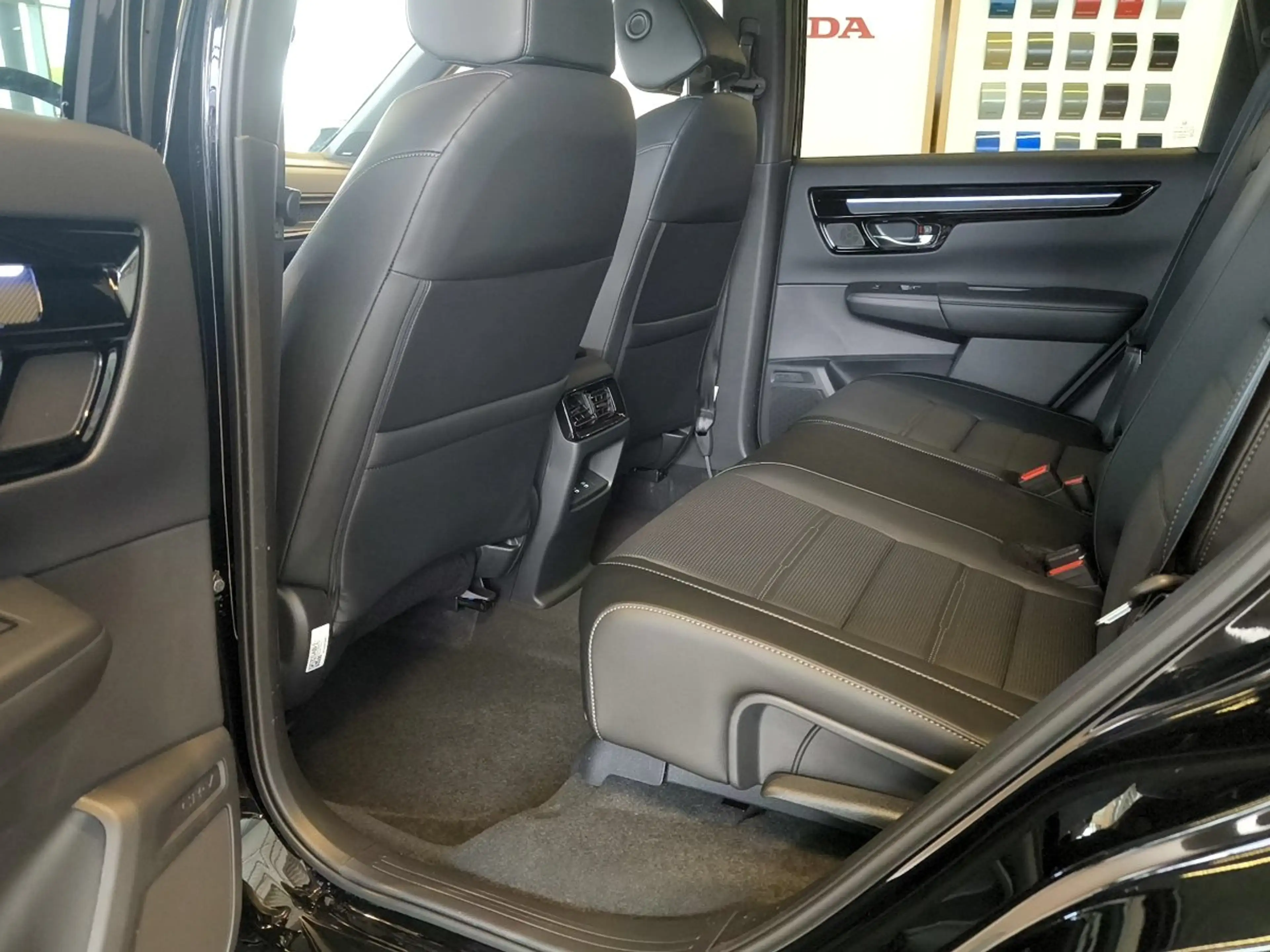 Honda CR-V 2WD PHEV 2.0 AT Advance Tech Sitzbelüft Pano — photo 9