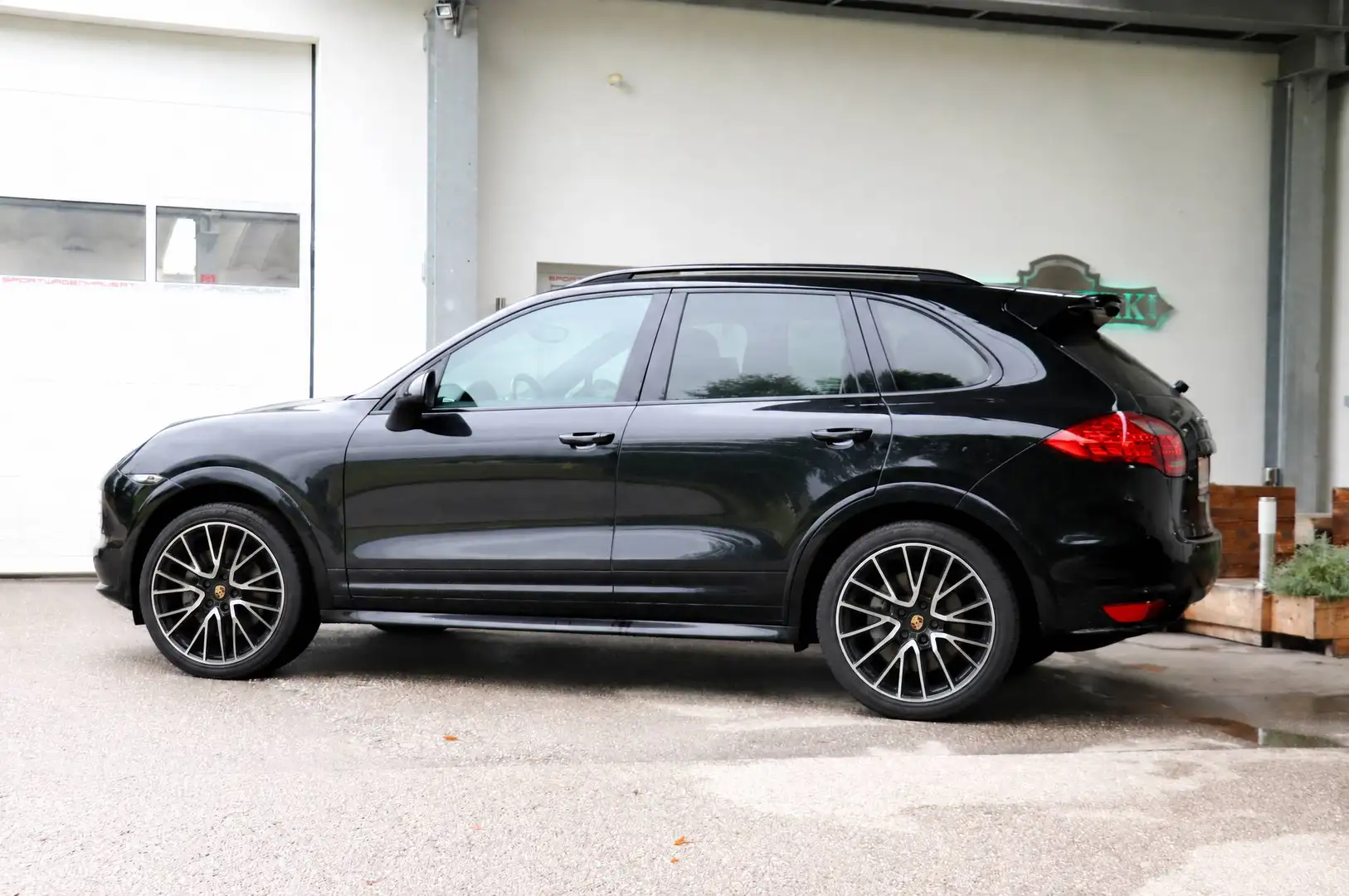 Porsche Cayenne S 4.2L V8 DIESEL LUFT 18-WEGE SportDesign 20ZOLL 100L-TANK PDLS ALL BLACK Schwarz - 2