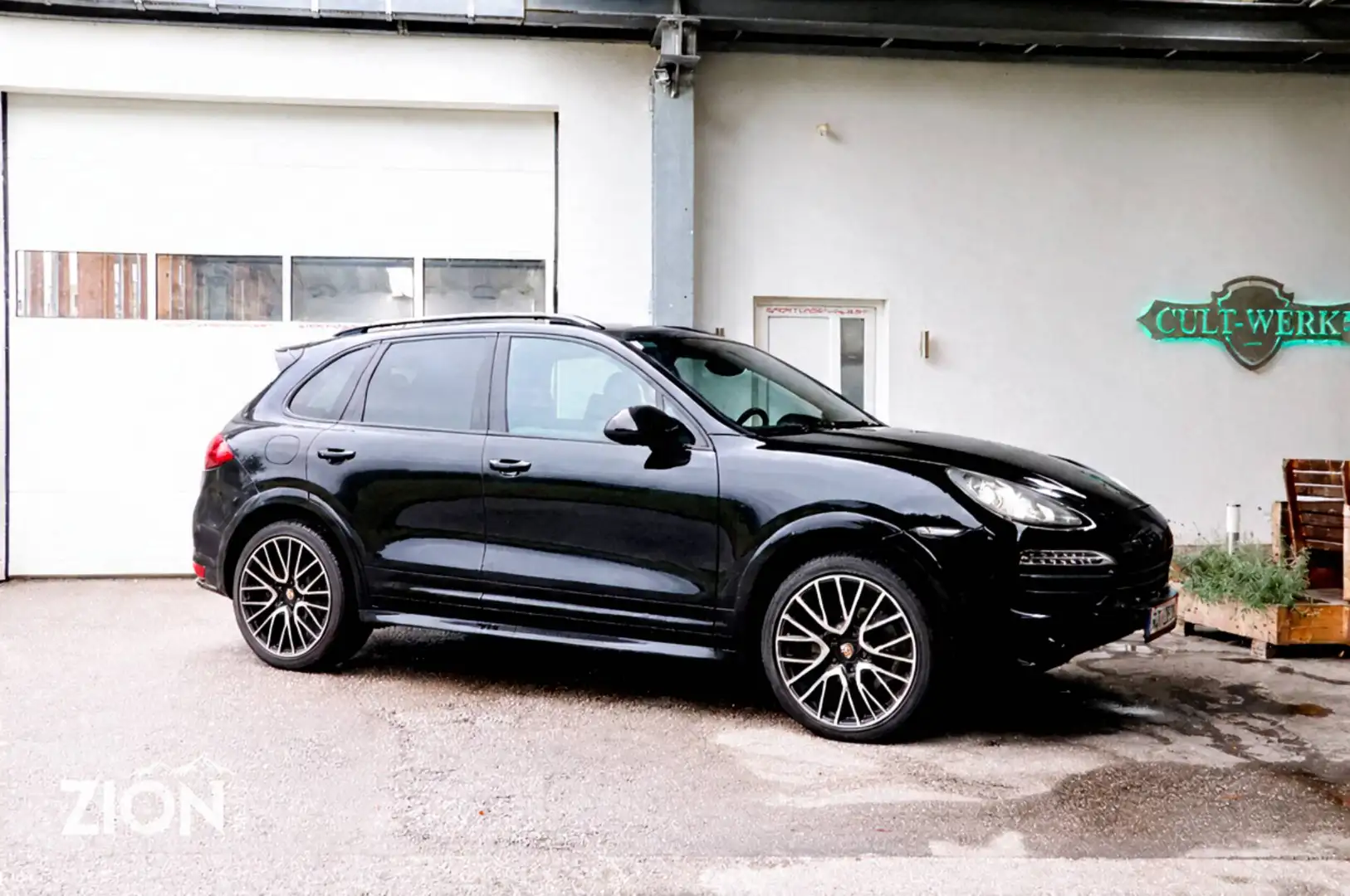 Porsche Cayenne S 4.2L V8 DIESEL LUFT 18-WEGE SportDesign 20ZOLL 100L-TANK PDLS ALL BLACK Schwarz - 1