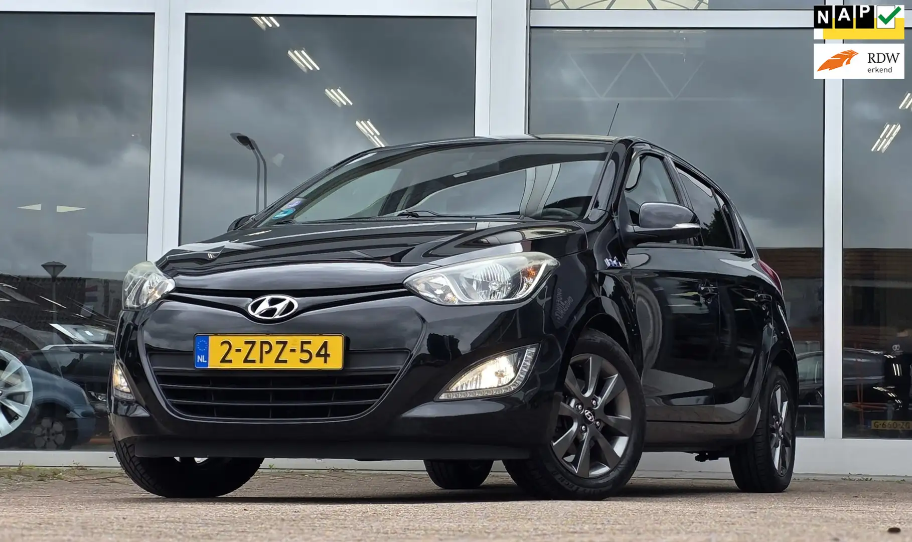 Hyundai i20 1.2i Go! Airco 100% Onderhouden Nieuwe APK PDC Moo Negro - 1